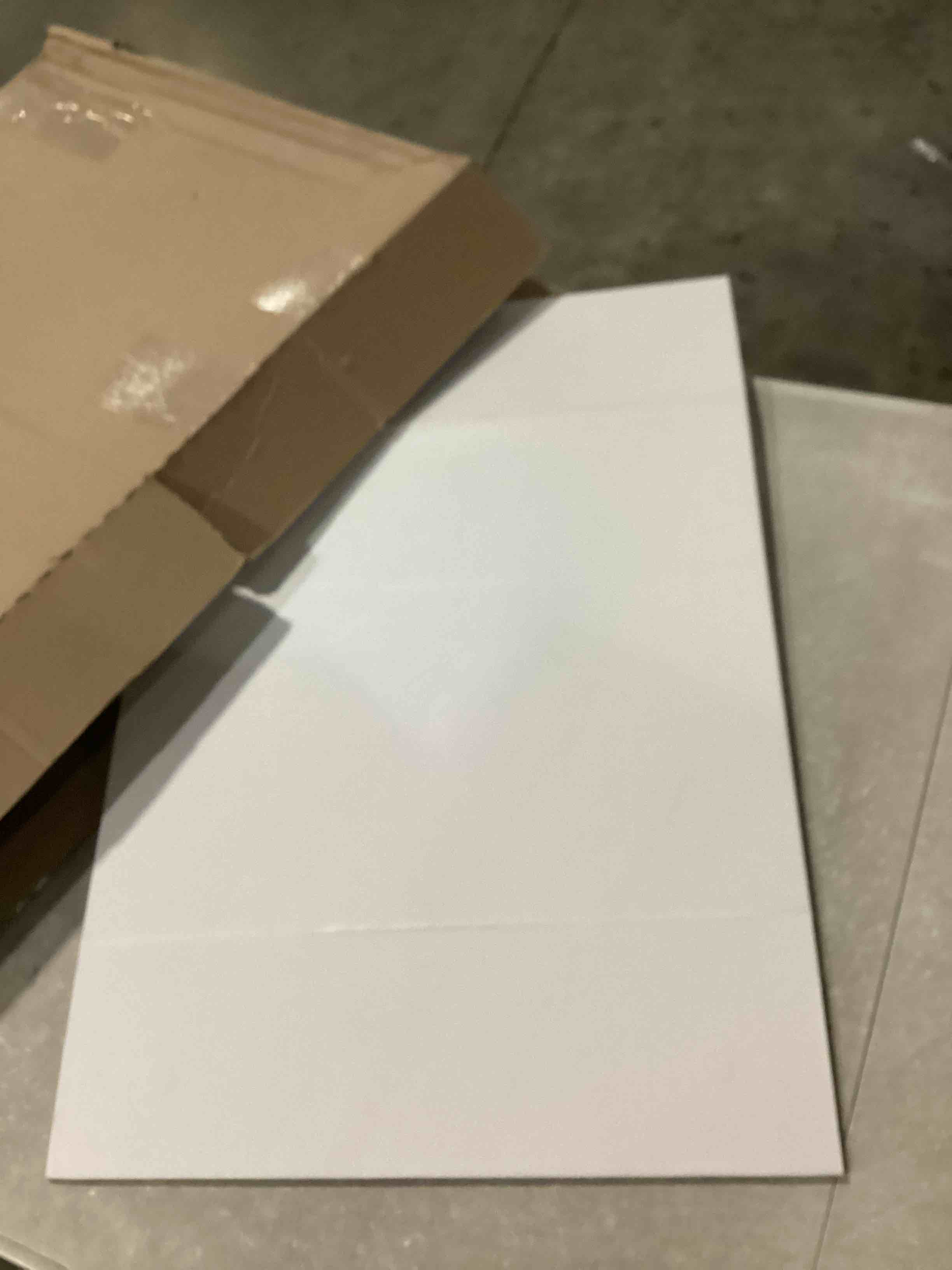 https://s3.amazonaws.com/lotting-images-prod/bidfta/PNK1293912_1741274587730.jpeg