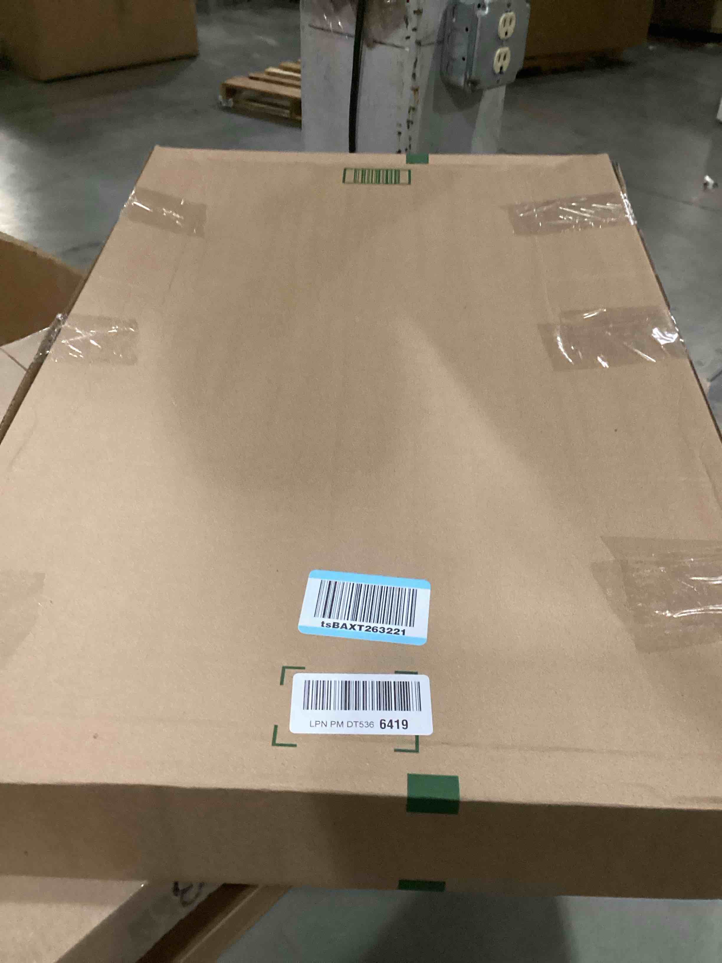 https://s3.amazonaws.com/lotting-images-prod/bidfta/PNK1294418_1743422280466.jpeg