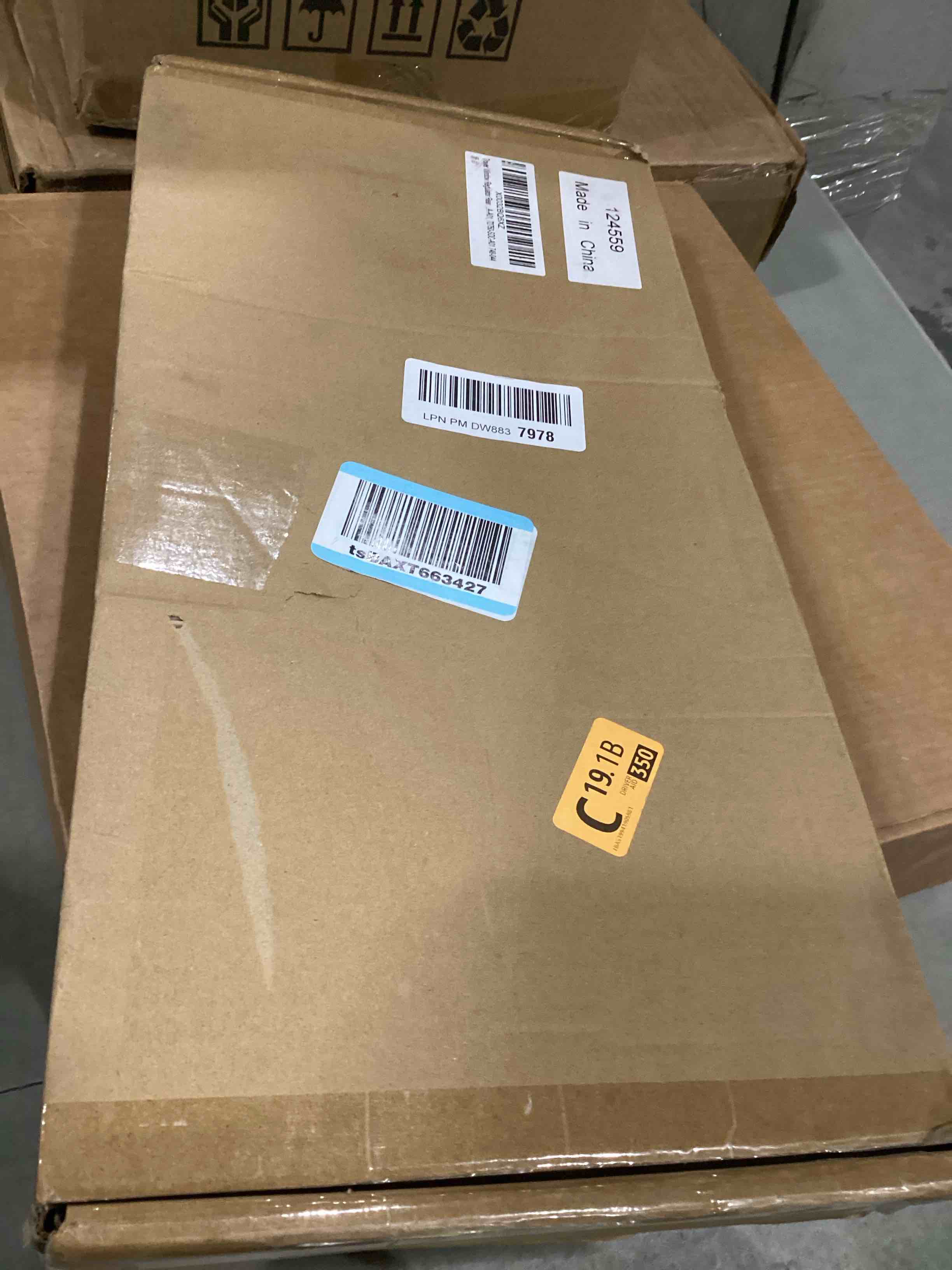 https://s3.amazonaws.com/lotting-images-prod/bidfta/PNK1295379_1744027742480.jpeg