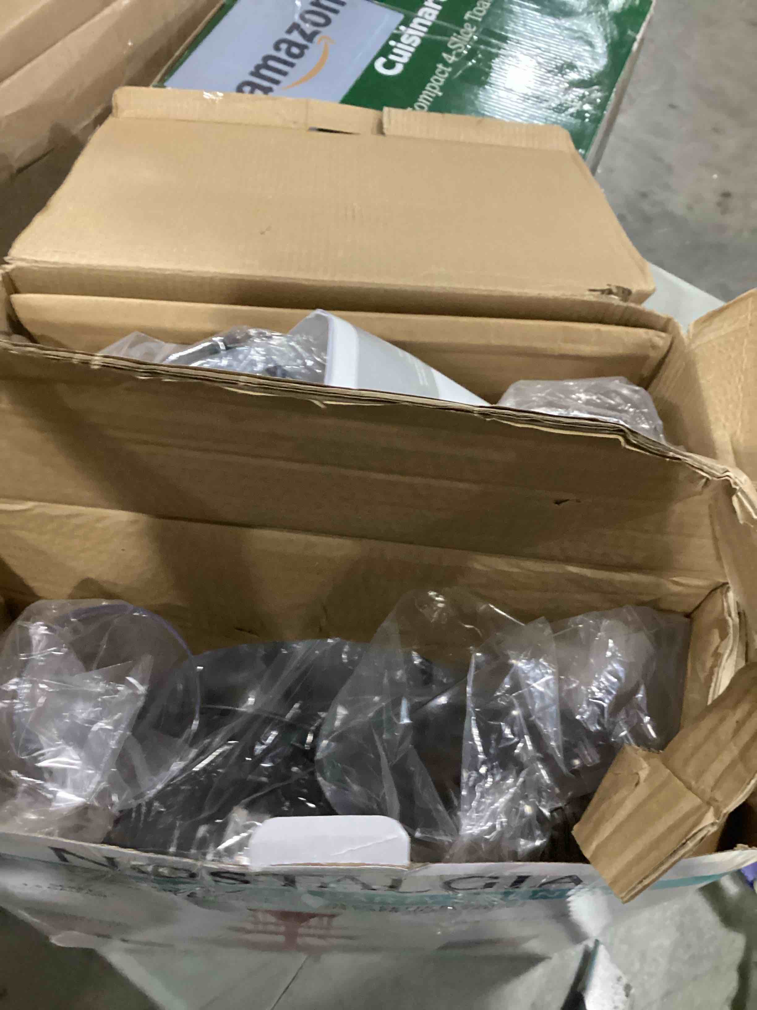 https://s3.amazonaws.com/lotting-images-prod/bidfta/PNK1295603_1744204728342.jpeg