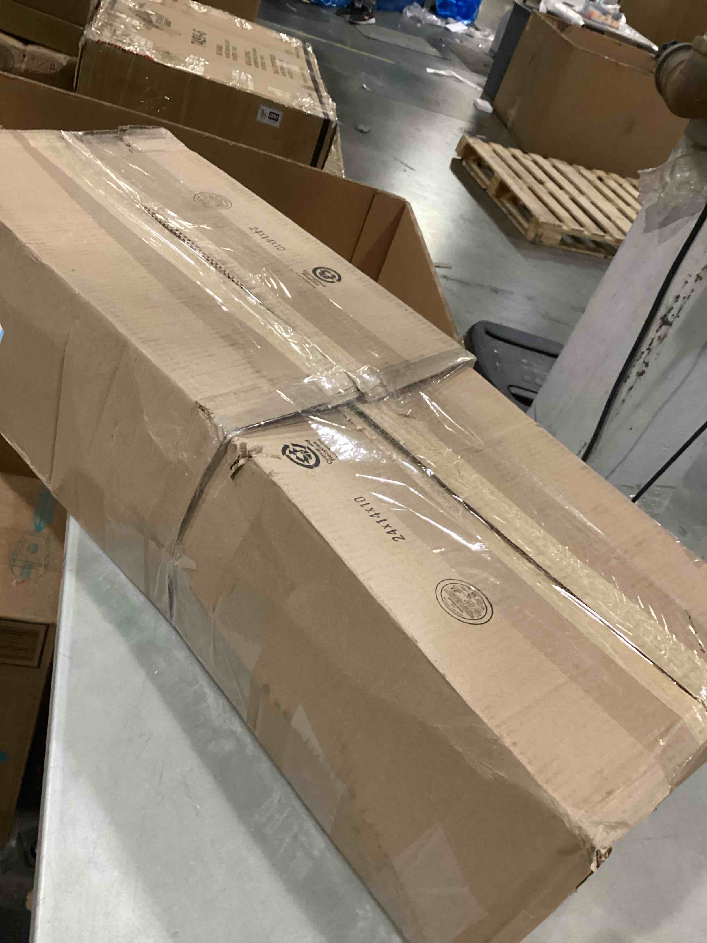 https://s3.amazonaws.com/lotting-images-prod/bidfta/PNK1295620_1744206415416.jpeg