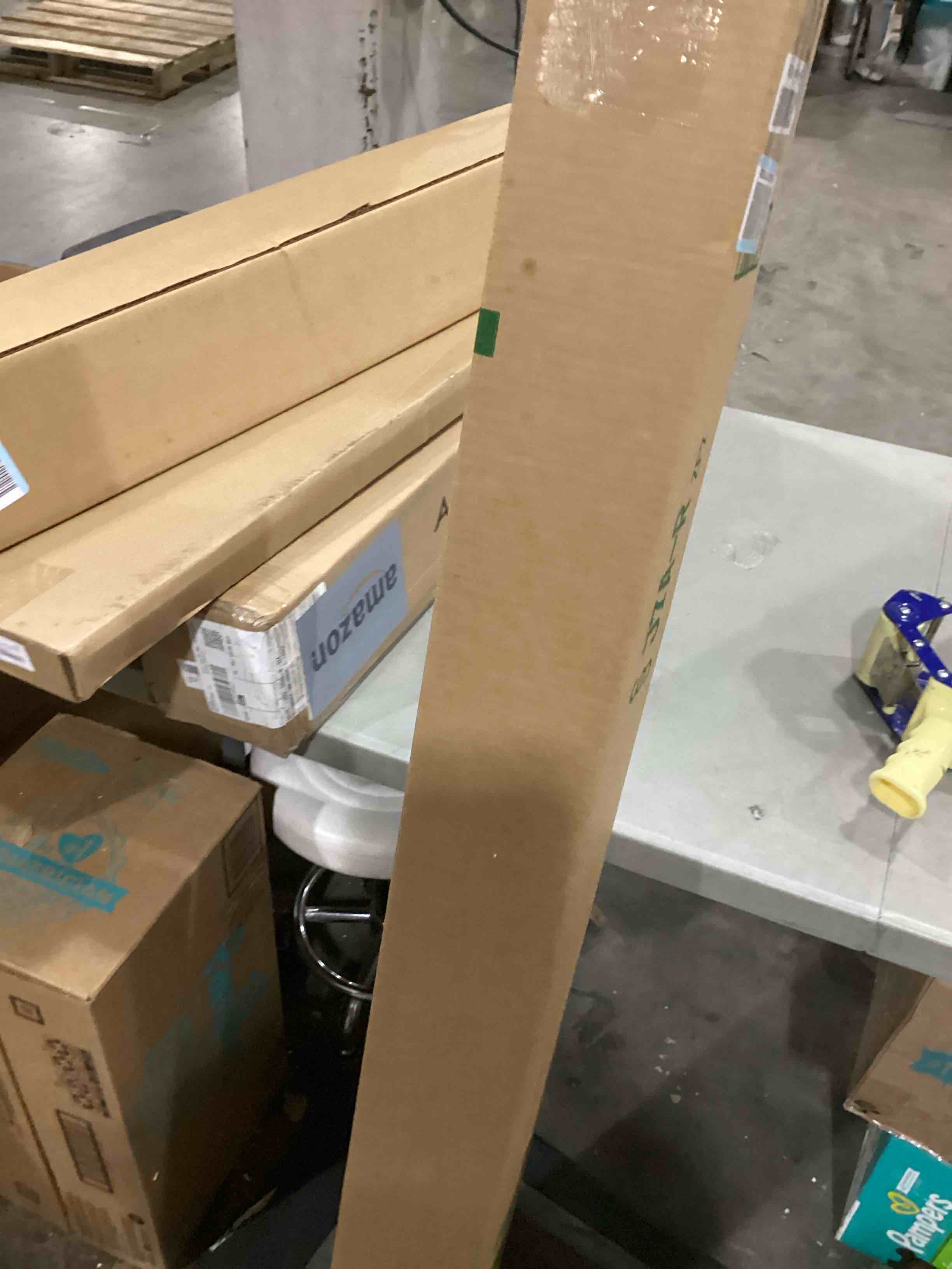 https://s3.amazonaws.com/lotting-images-prod/bidfta/PNK1295724_1744223796834.jpeg