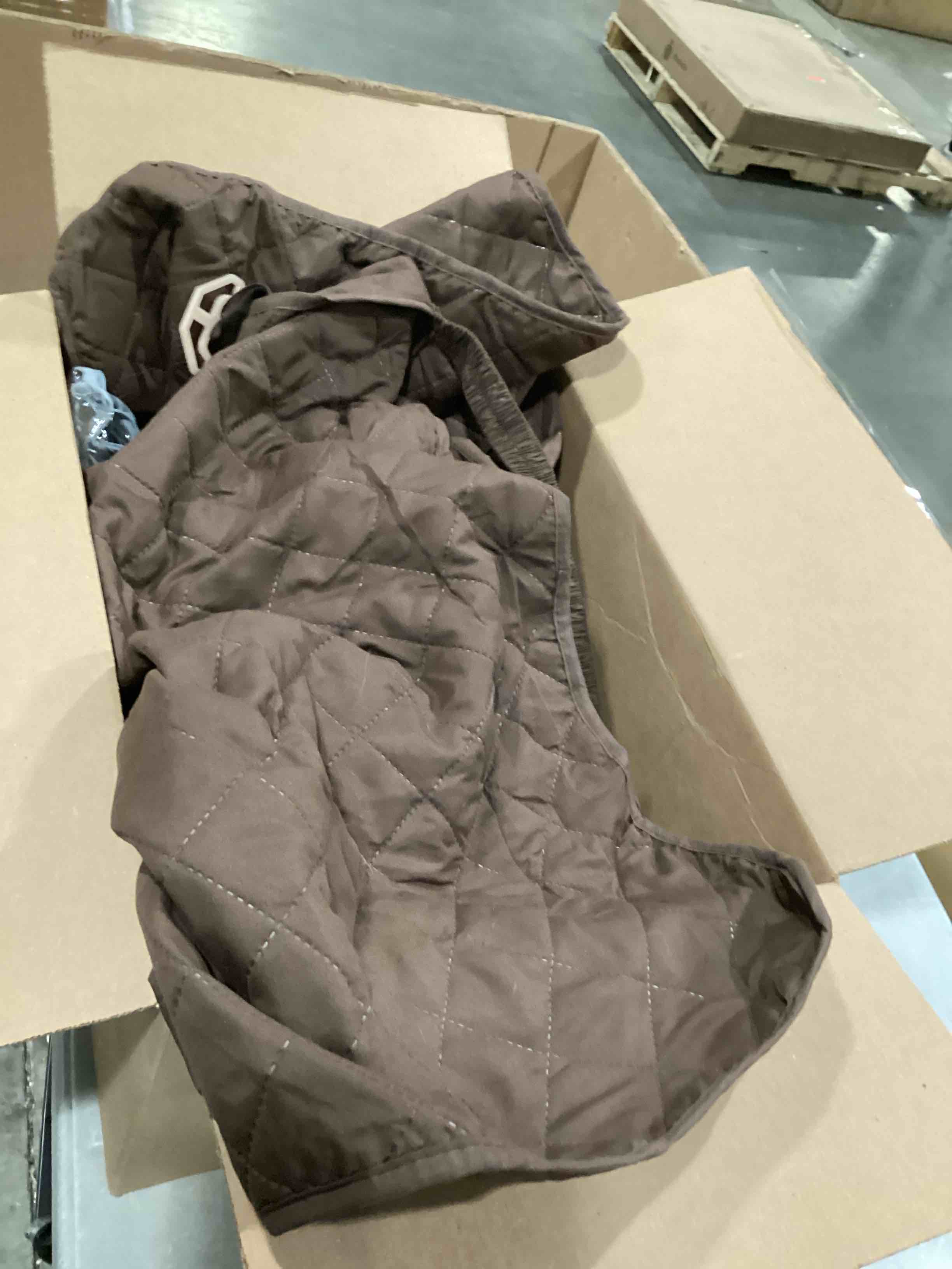 https://s3.amazonaws.com/lotting-images-prod/bidfta/PNK1297018_1739807177140.jpeg