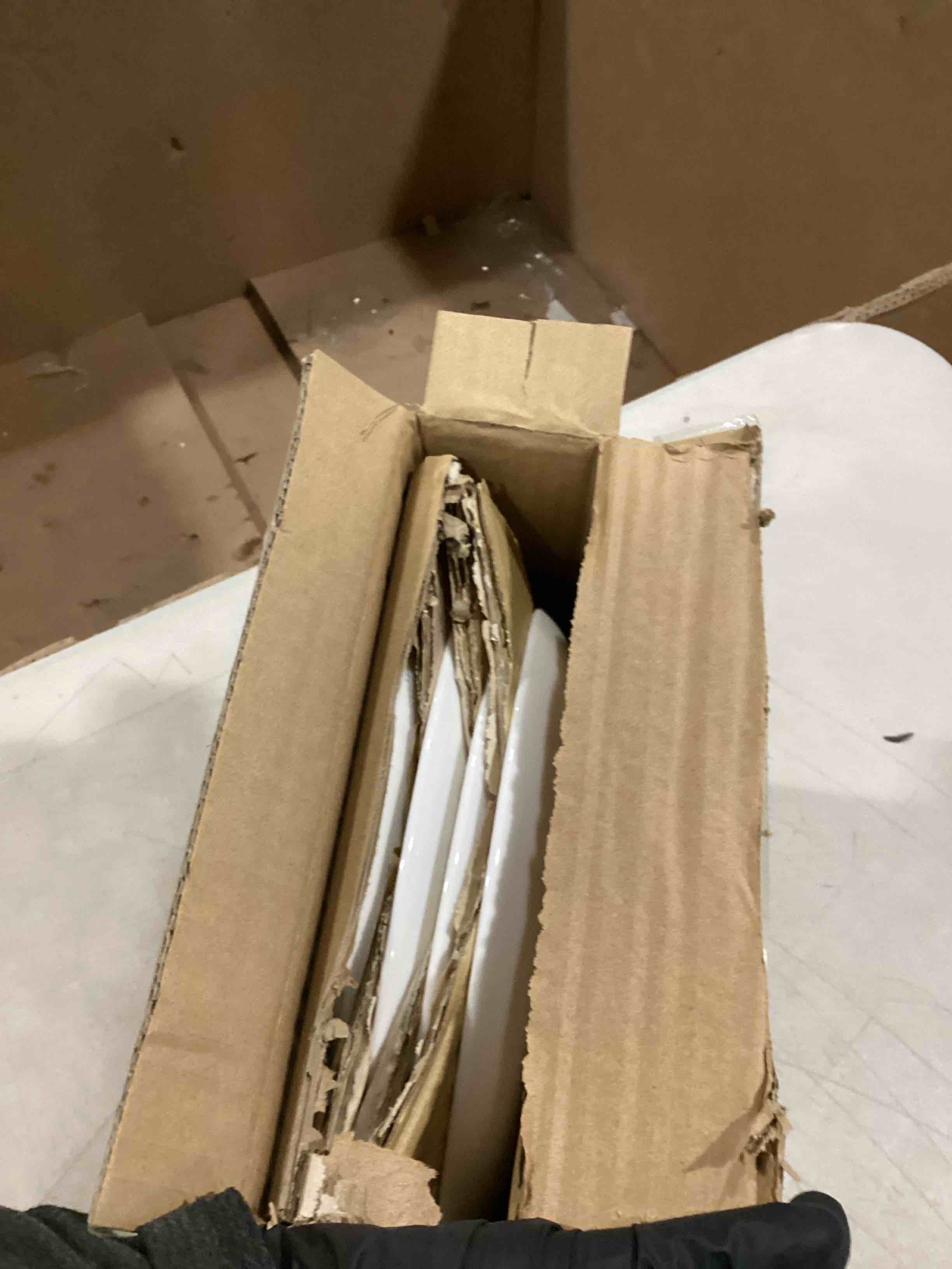 https://s3.amazonaws.com/lotting-images-prod/bidfta/PNK1299811_1742473430265.jpeg