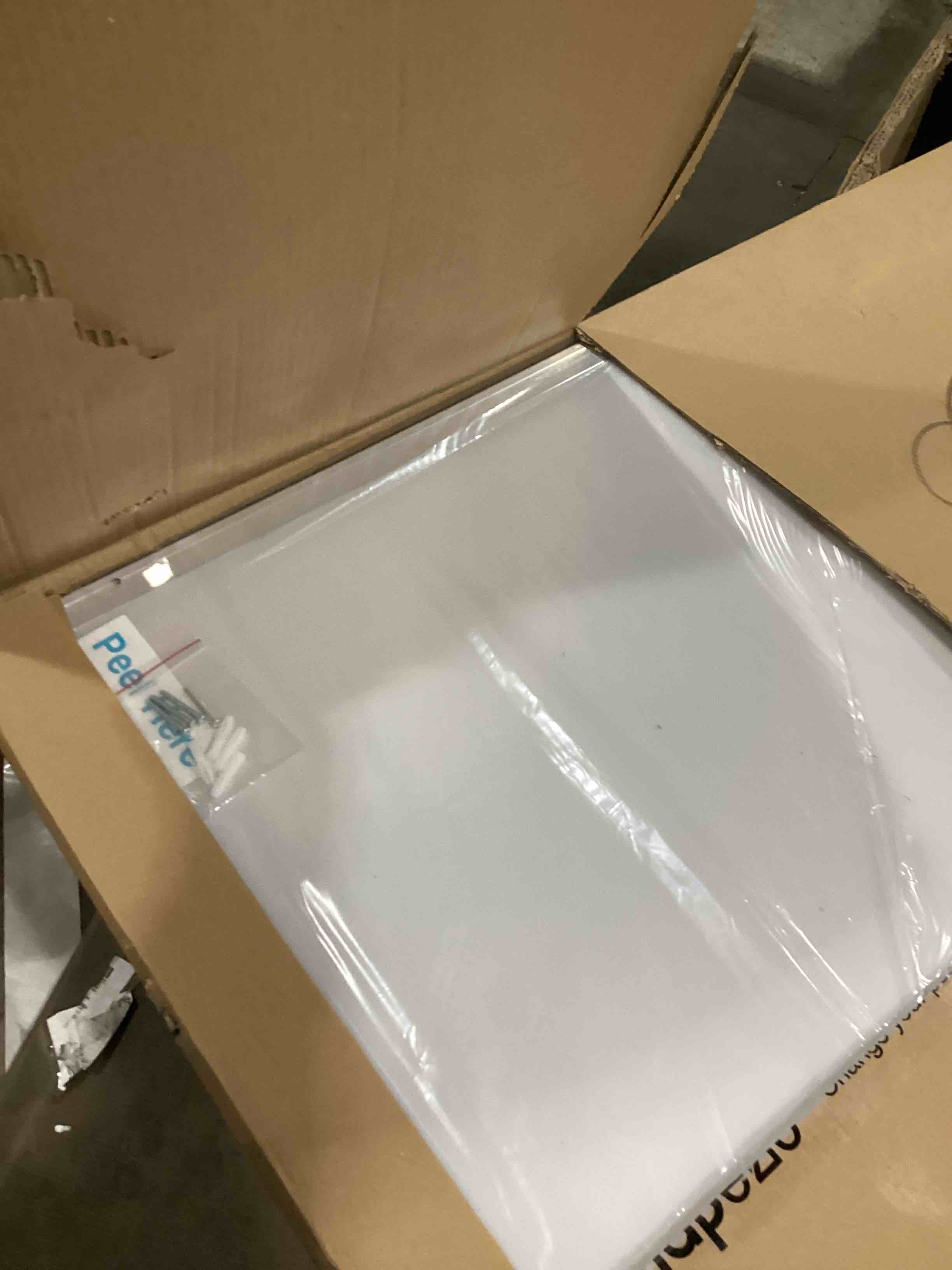 https://s3.amazonaws.com/lotting-images-prod/bidfta/PNK1299908_1742565348316.jpeg