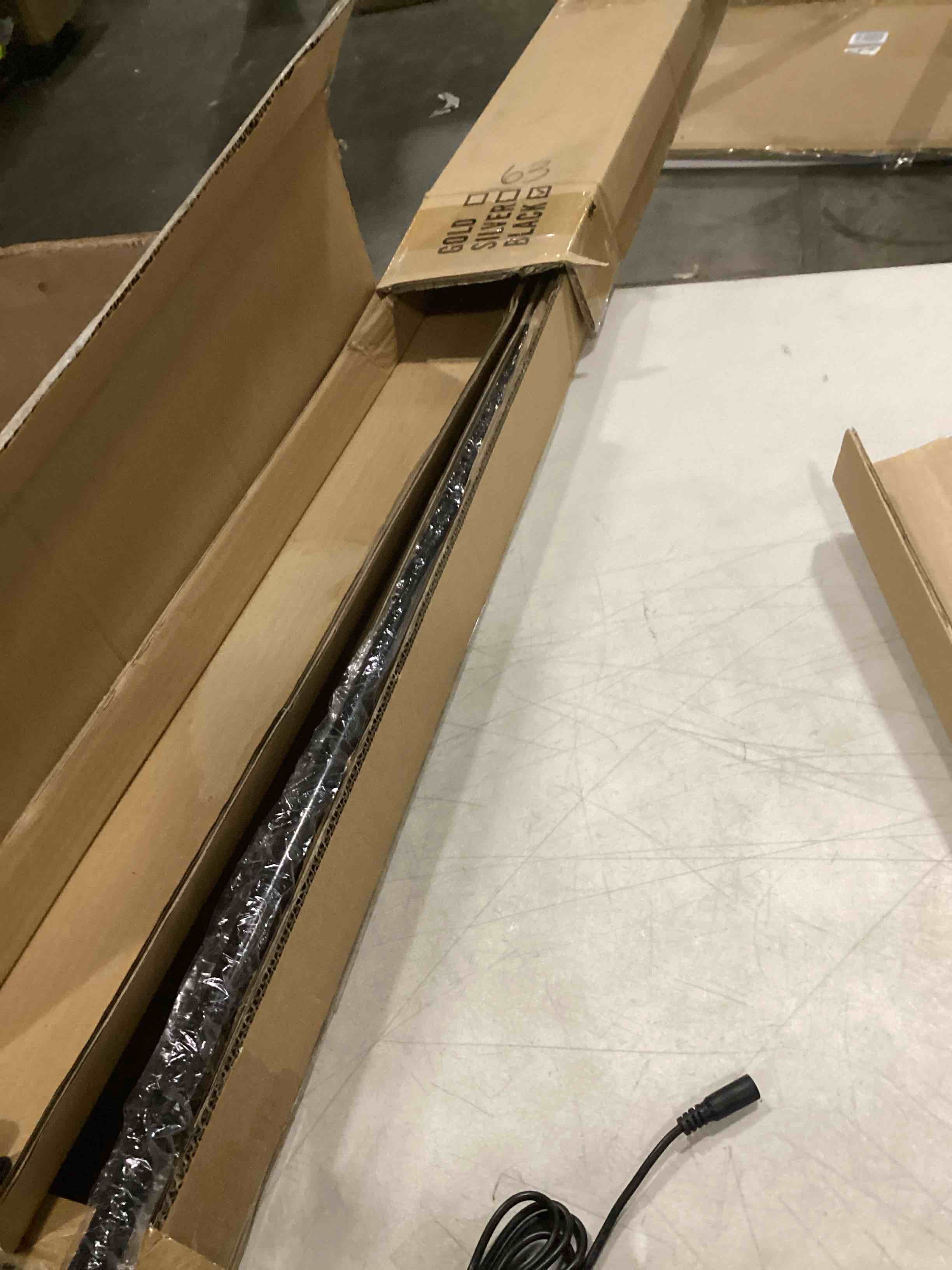 https://s3.amazonaws.com/lotting-images-prod/bidfta/PNK1299922_1742567149999.jpeg