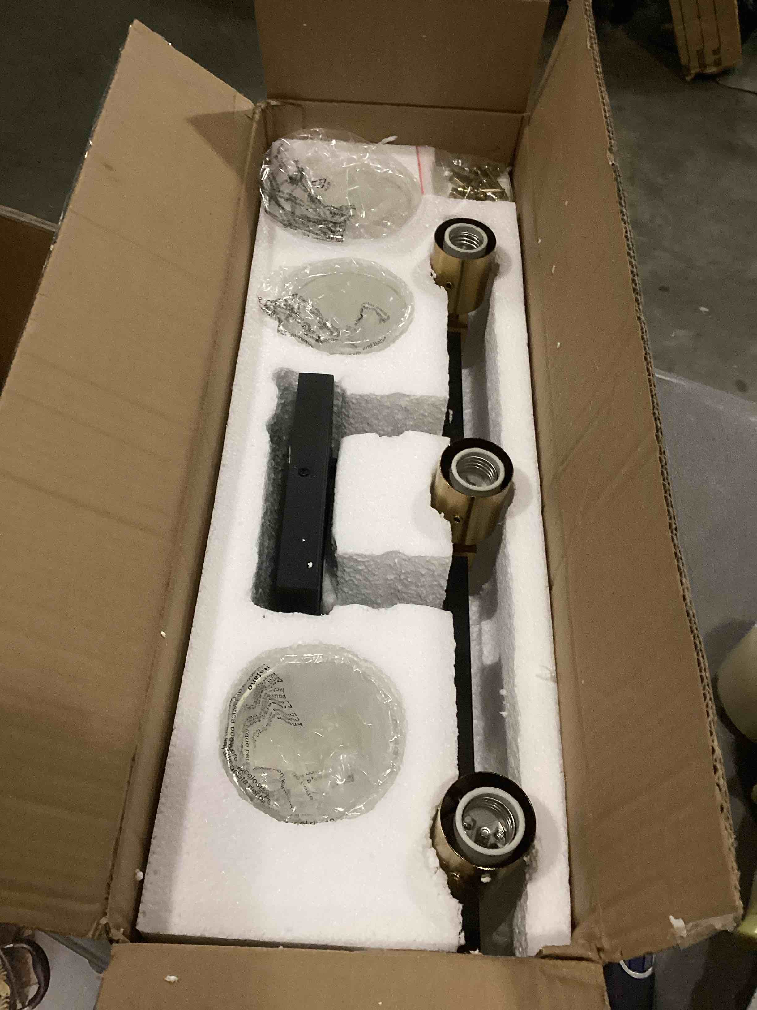 https://s3.amazonaws.com/lotting-images-prod/bidfta/PNK1300499_1741007575261.jpeg