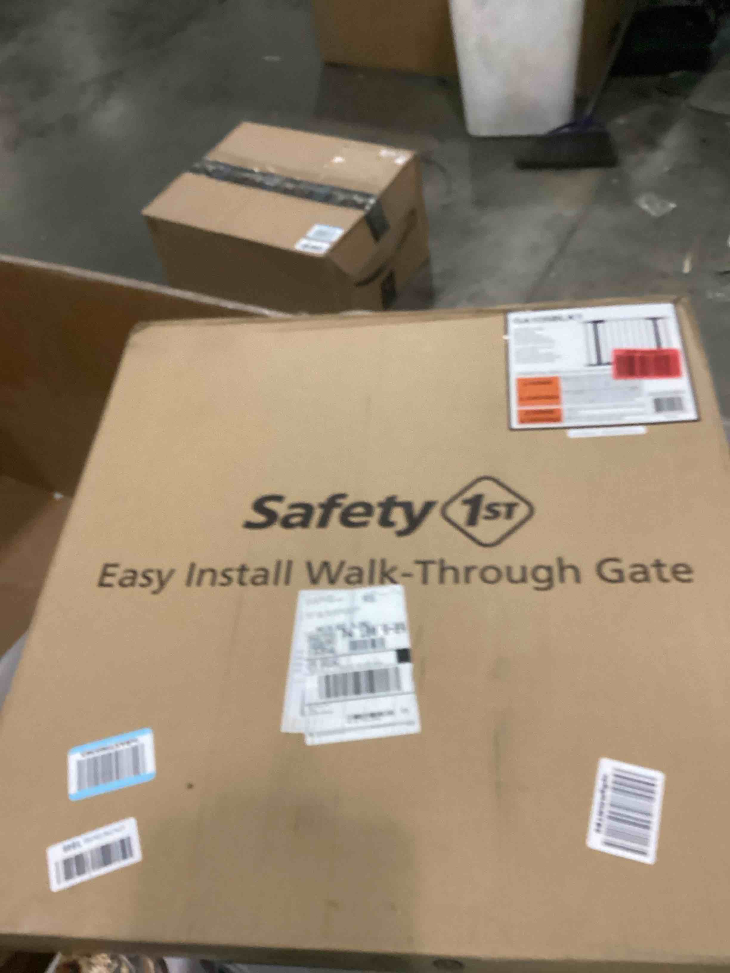 https://s3.amazonaws.com/lotting-images-prod/bidfta/PNK1300768_1741117569201.jpeg