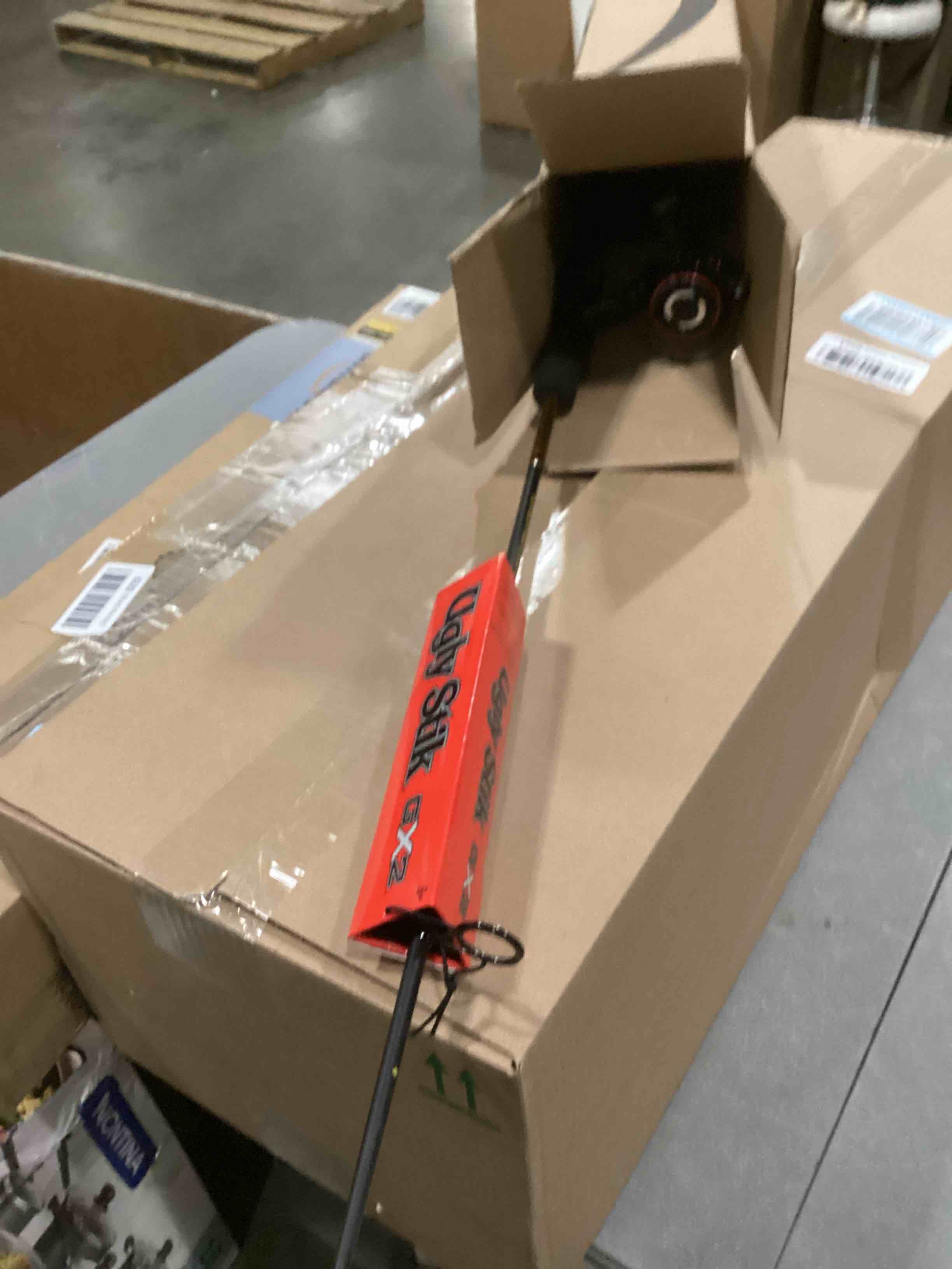 https://s3.amazonaws.com/lotting-images-prod/bidfta/PNK1300810_1741181355729.jpeg