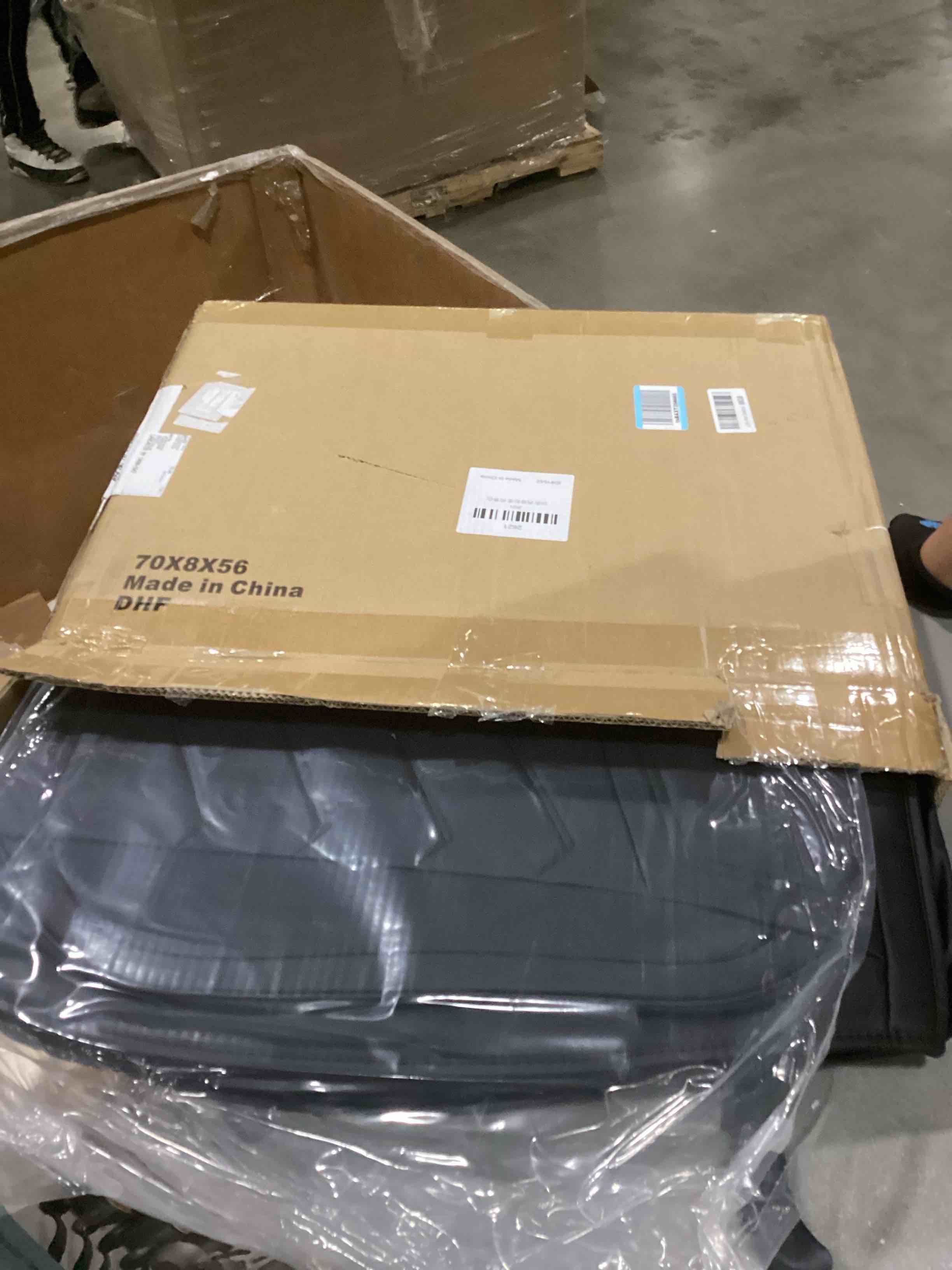 https://s3.amazonaws.com/lotting-images-prod/bidfta/PNK1300978_1741268203759.jpeg