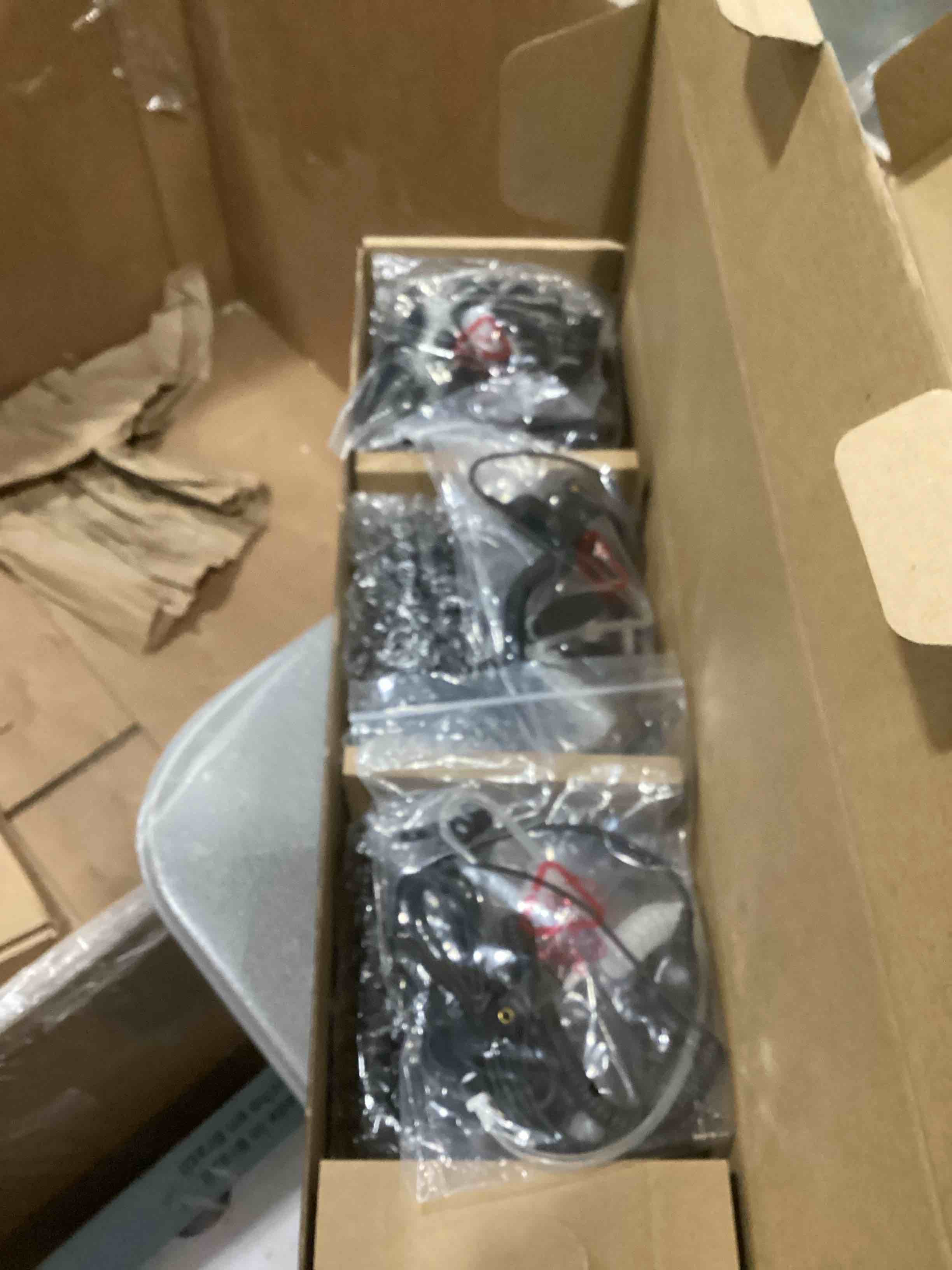 https://s3.amazonaws.com/lotting-images-prod/bidfta/PNK1301383_1741619335598.jpeg