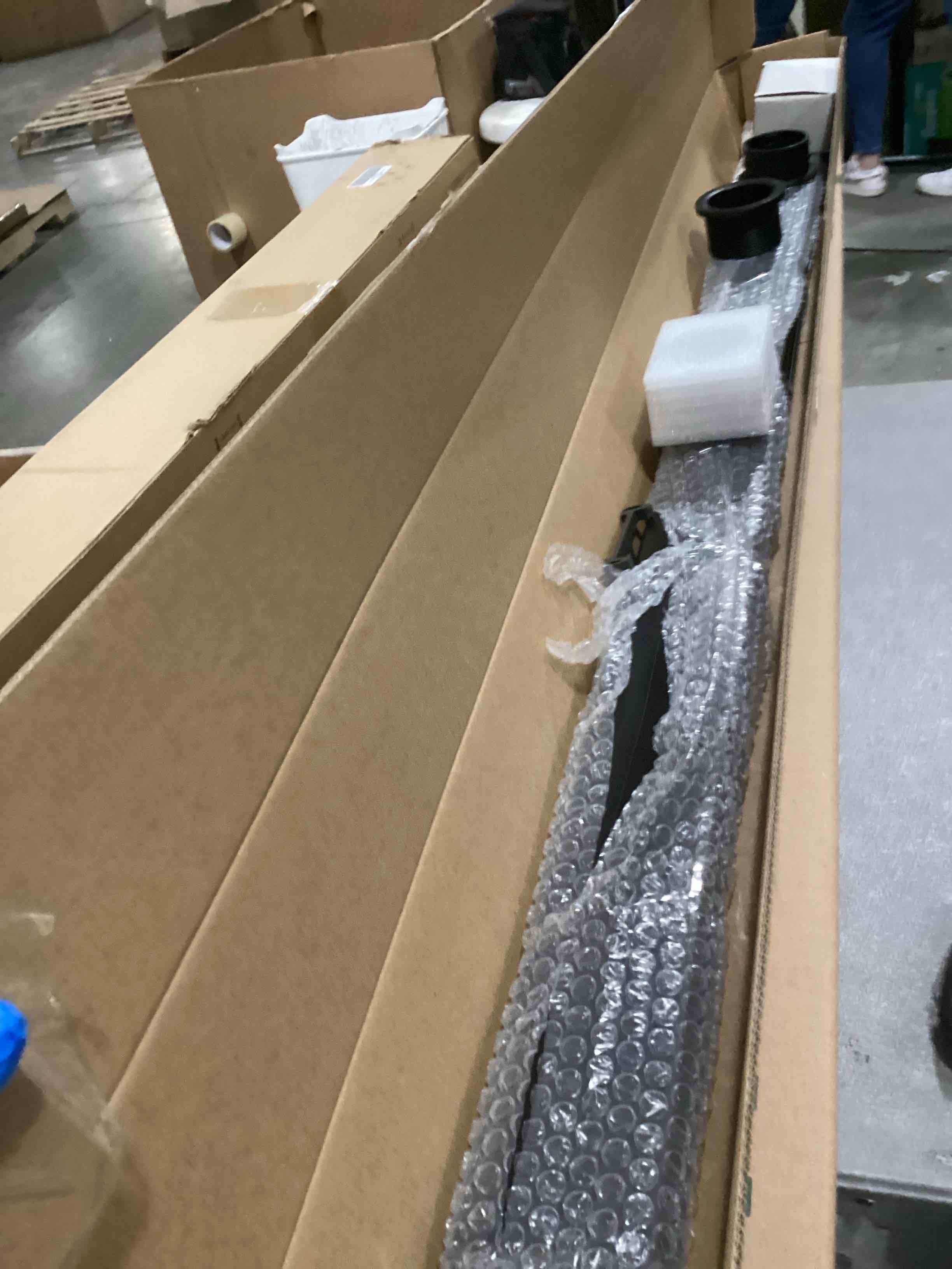 https://s3.amazonaws.com/lotting-images-prod/bidfta/PNK1301545_1741704722408.jpeg