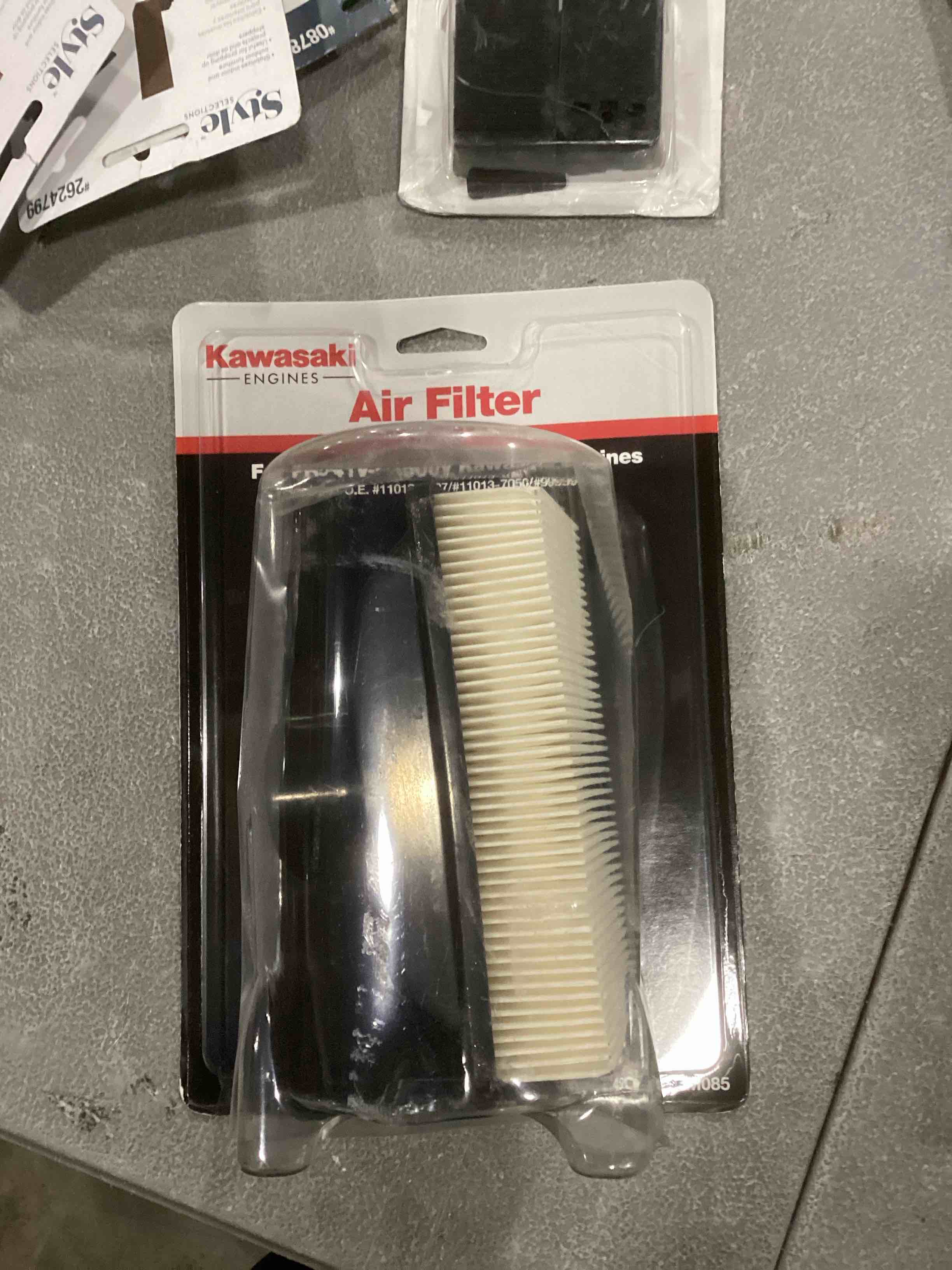 Condition photo showing Good Condition for MTD Genuine Parts /Arnold 490-200-M085 Air Filter, Black