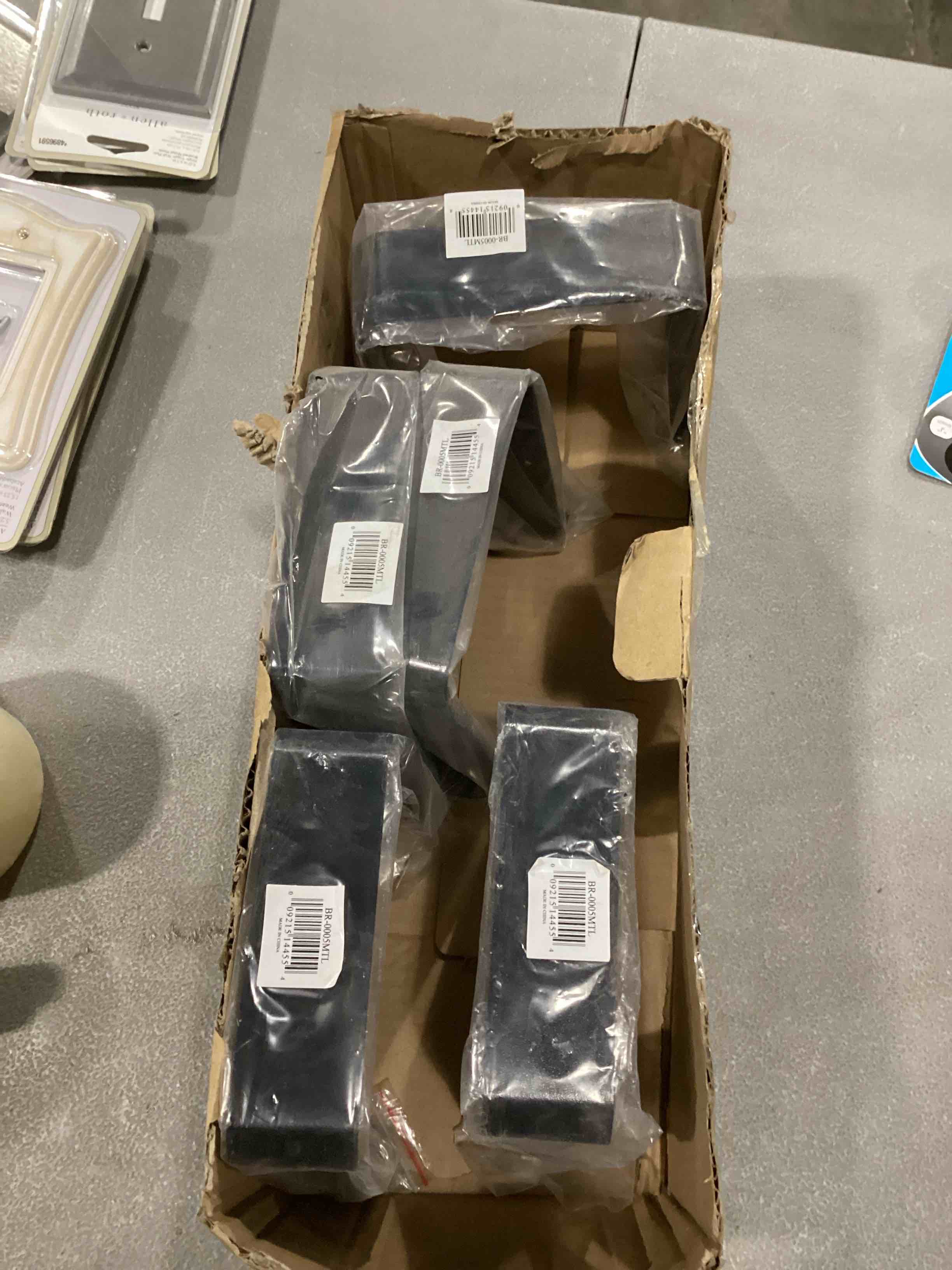 https://s3.amazonaws.com/lotting-images-prod/bidfta/PNK1302057_1741951205203.jpeg