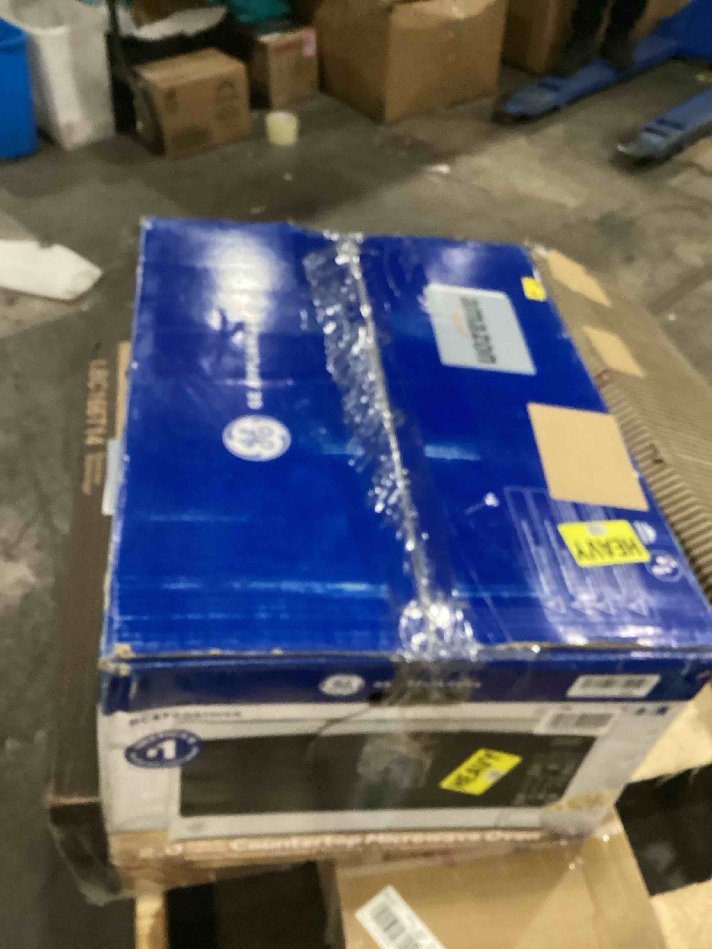 https://s3.amazonaws.com/lotting-images-prod/bidfta/PNK1302332_1742239081716.jpeg