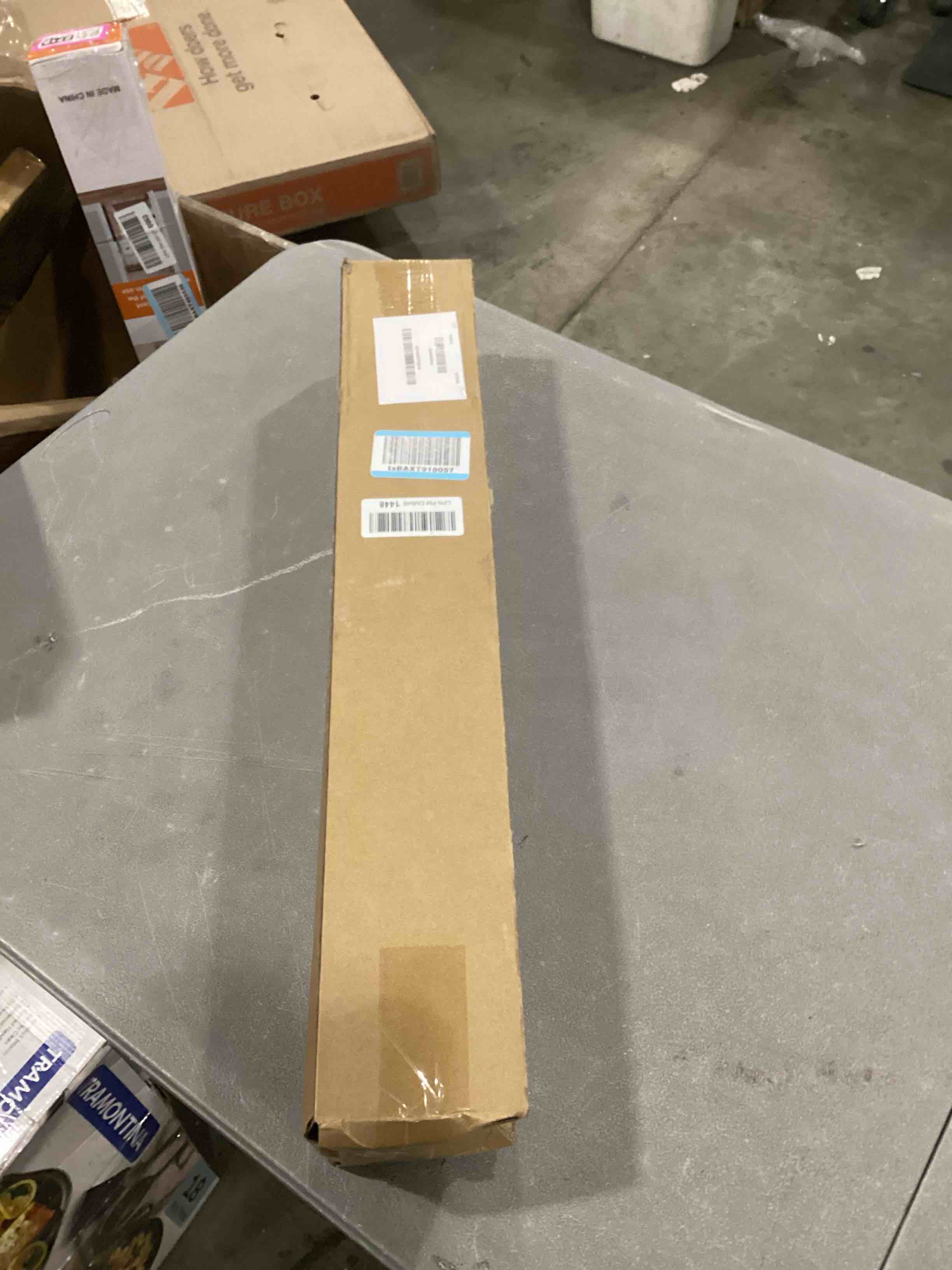 https://s3.amazonaws.com/lotting-images-prod/bidfta/PNK1302722_1742817217513.jpeg