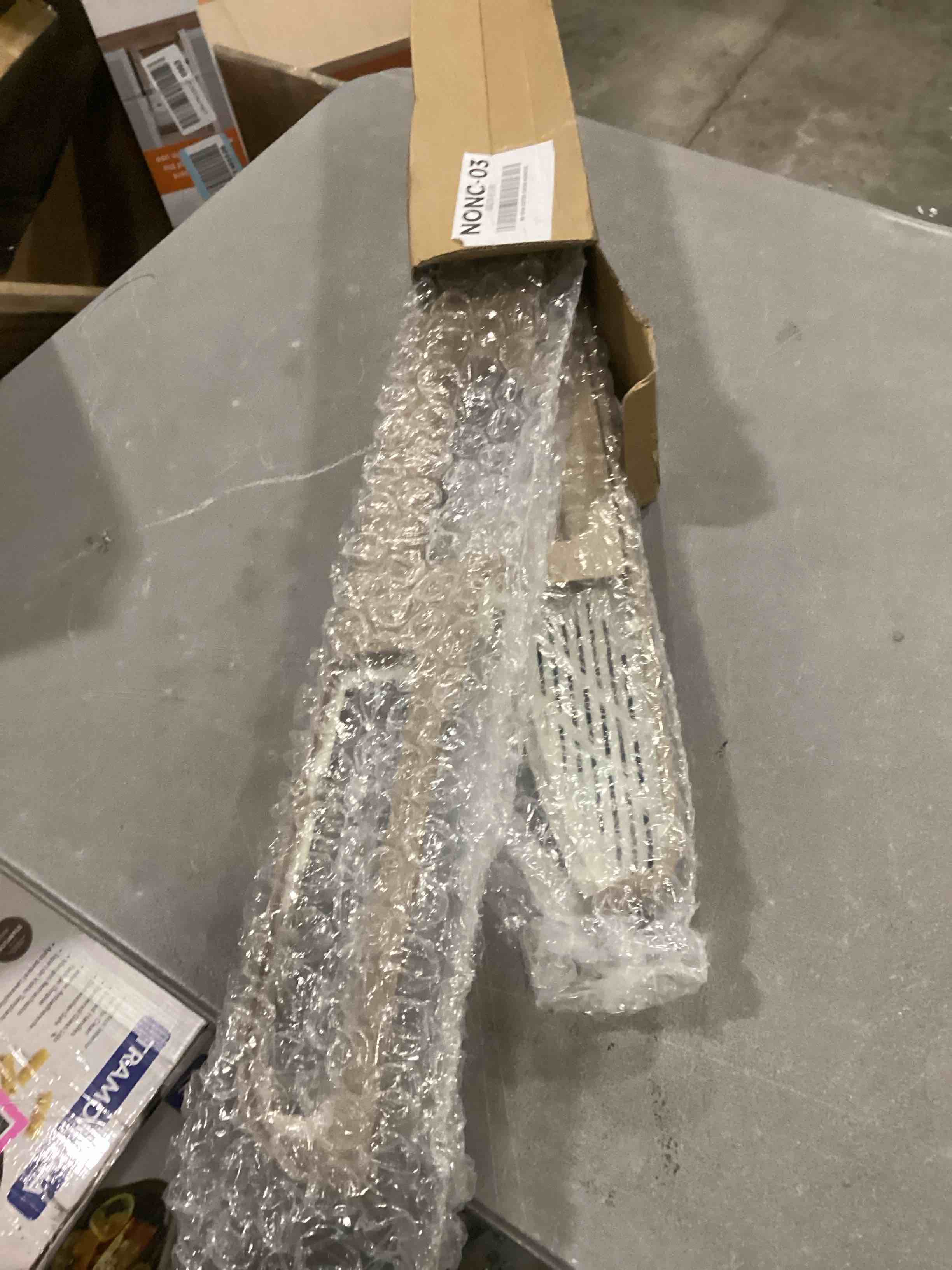 https://s3.amazonaws.com/lotting-images-prod/bidfta/PNK1302722_1742817243659.jpeg