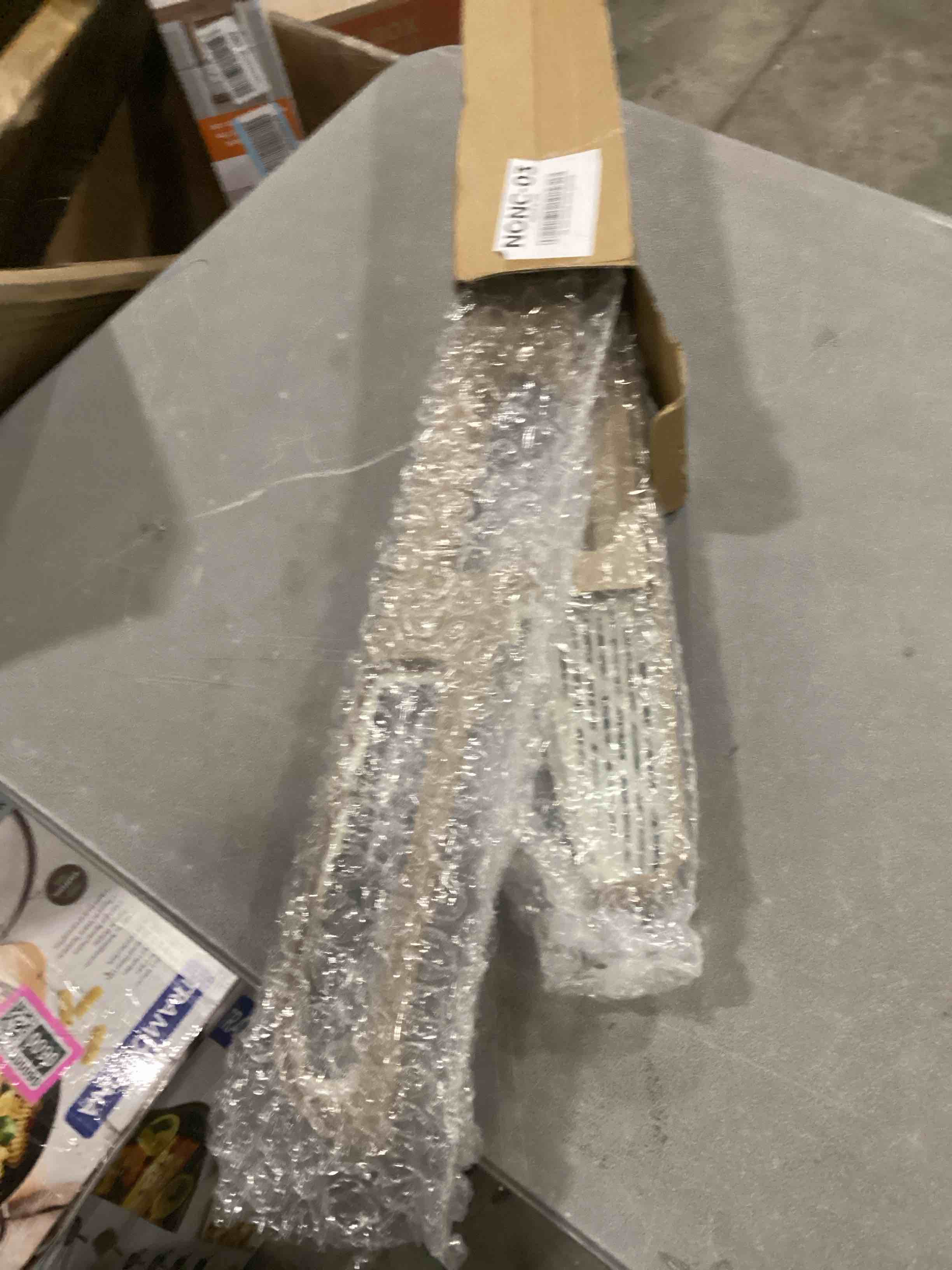 https://s3.amazonaws.com/lotting-images-prod/bidfta/PNK1302722_1742817244489.jpeg