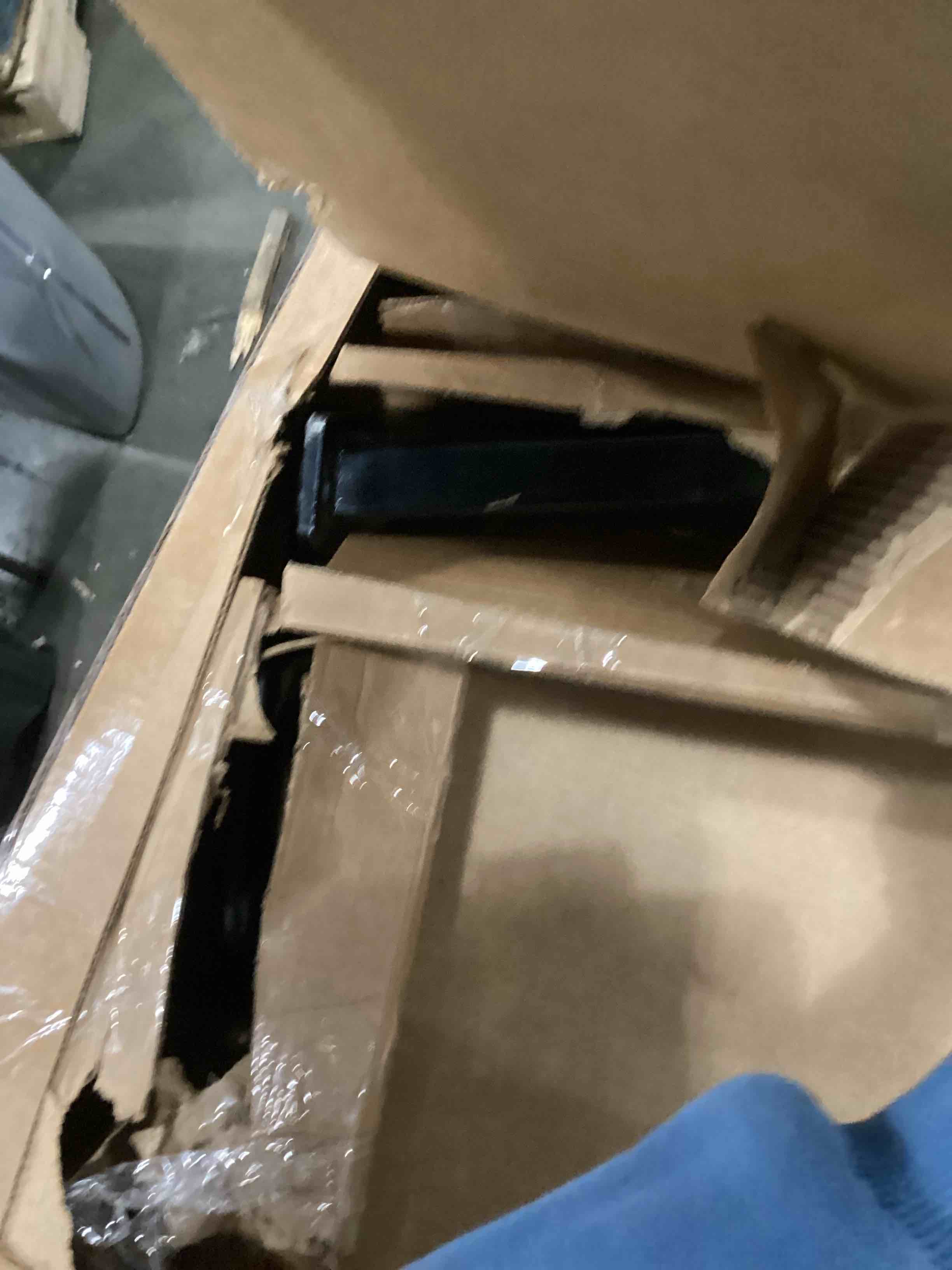 https://s3.amazonaws.com/lotting-images-prod/bidfta/PNK1302785_1742828085728.jpeg