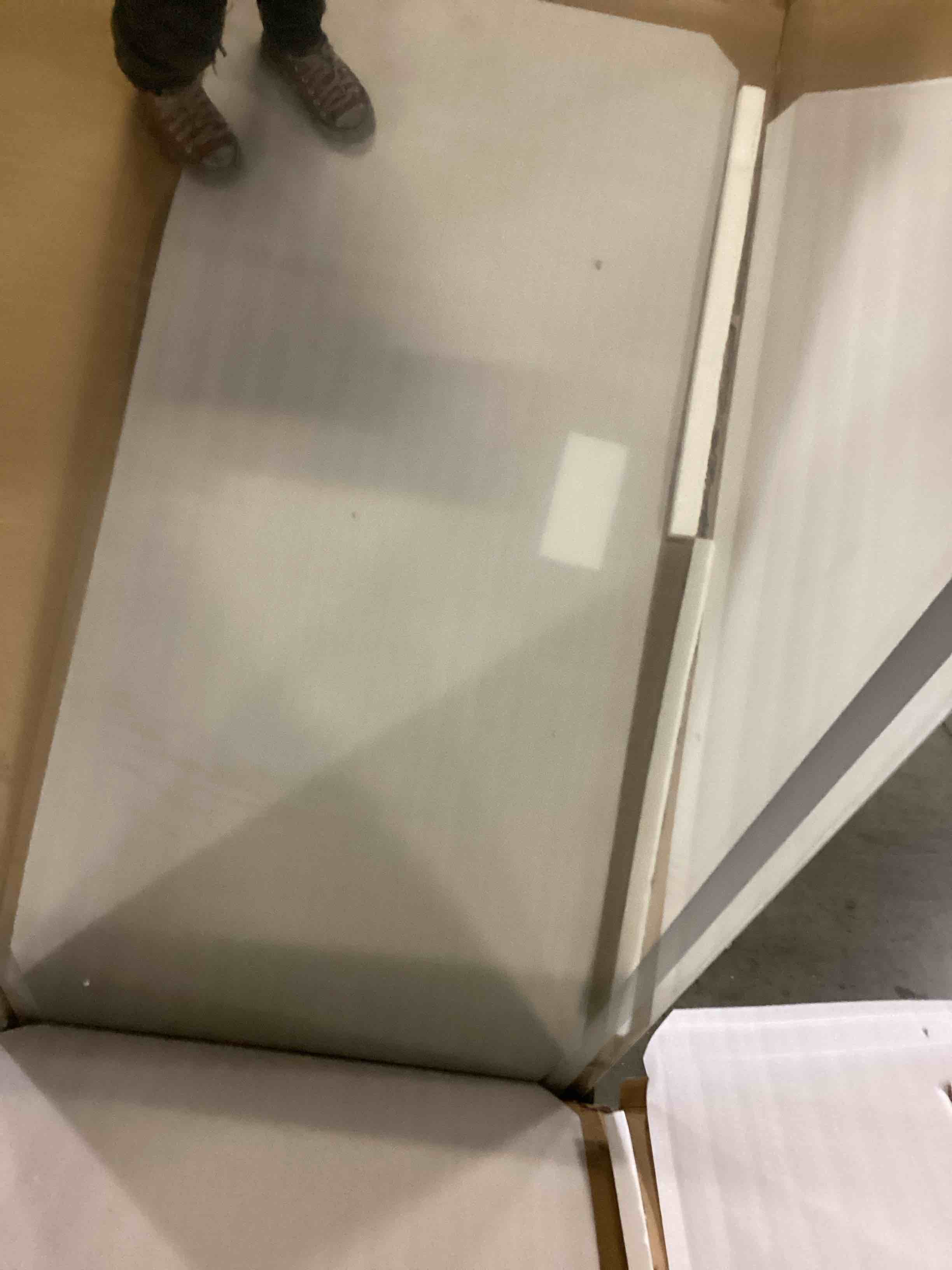 https://s3.amazonaws.com/lotting-images-prod/bidfta/PNK1303063_1742843125968.jpeg