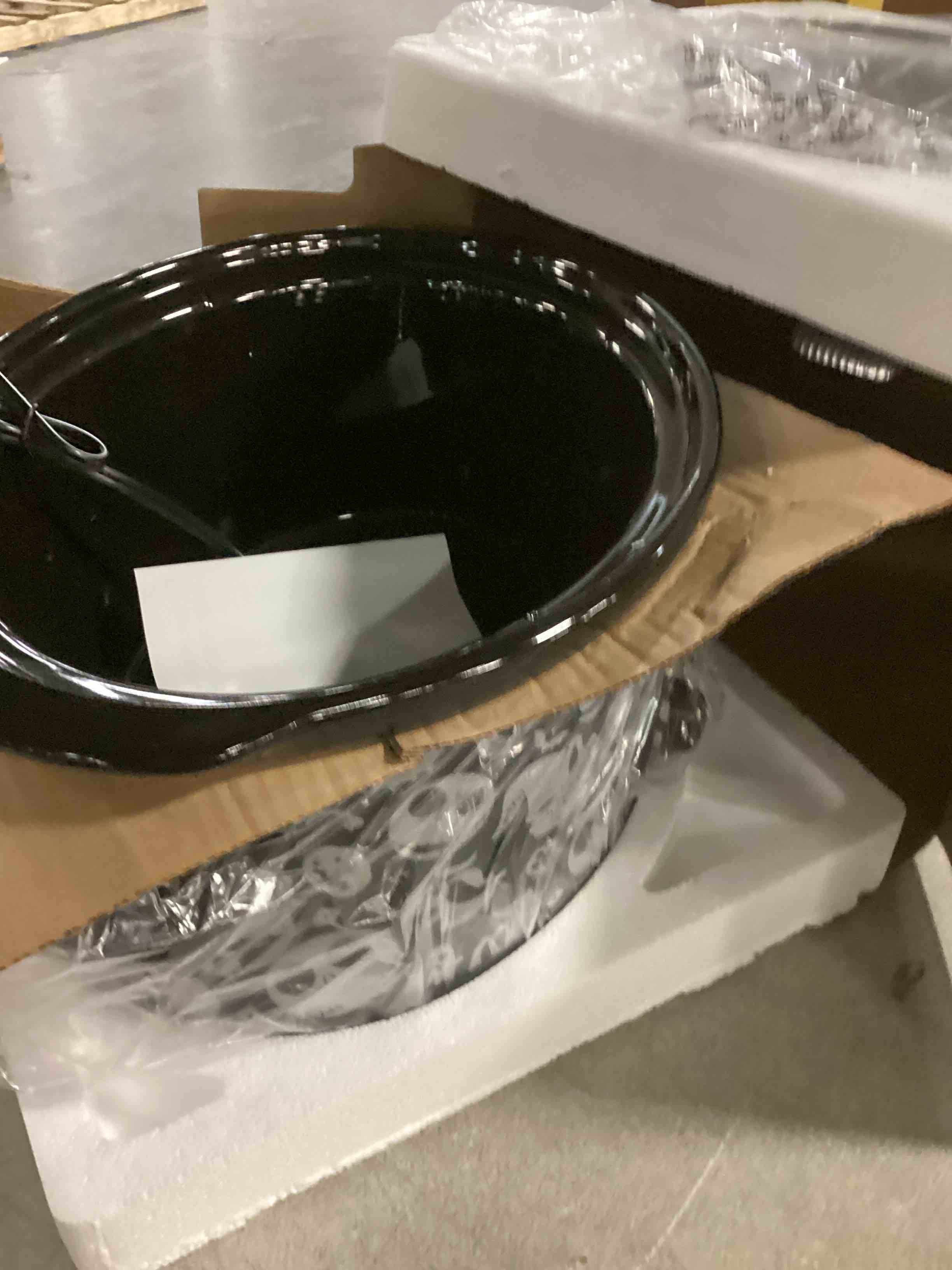 https://s3.amazonaws.com/lotting-images-prod/bidfta/PNK1305102_1744296851408.jpeg