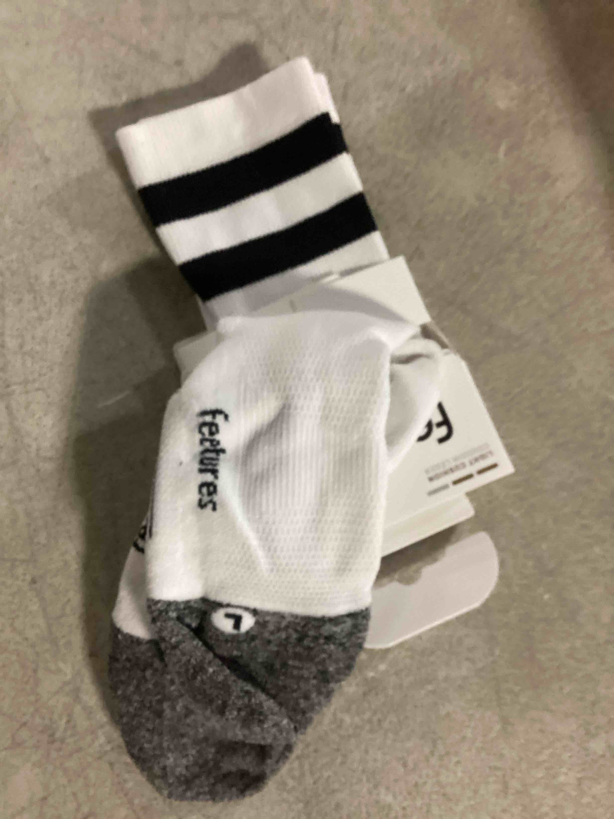 Feetures Elite Light Cushion No Show Tab Ankle Socks - Sport Sock with Targeted Compression - (1 Pair)