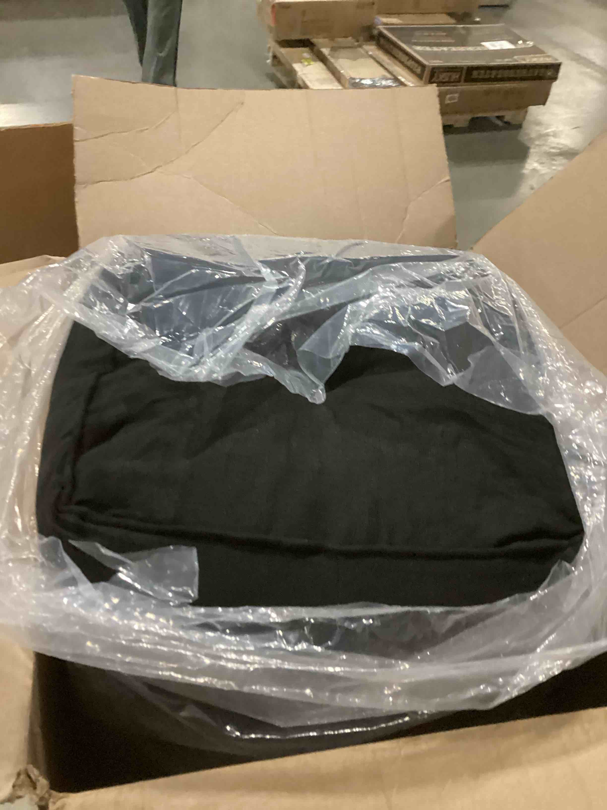 https://s3.amazonaws.com/lotting-images-prod/bidfta/PNK1306211_1741608785369.jpeg