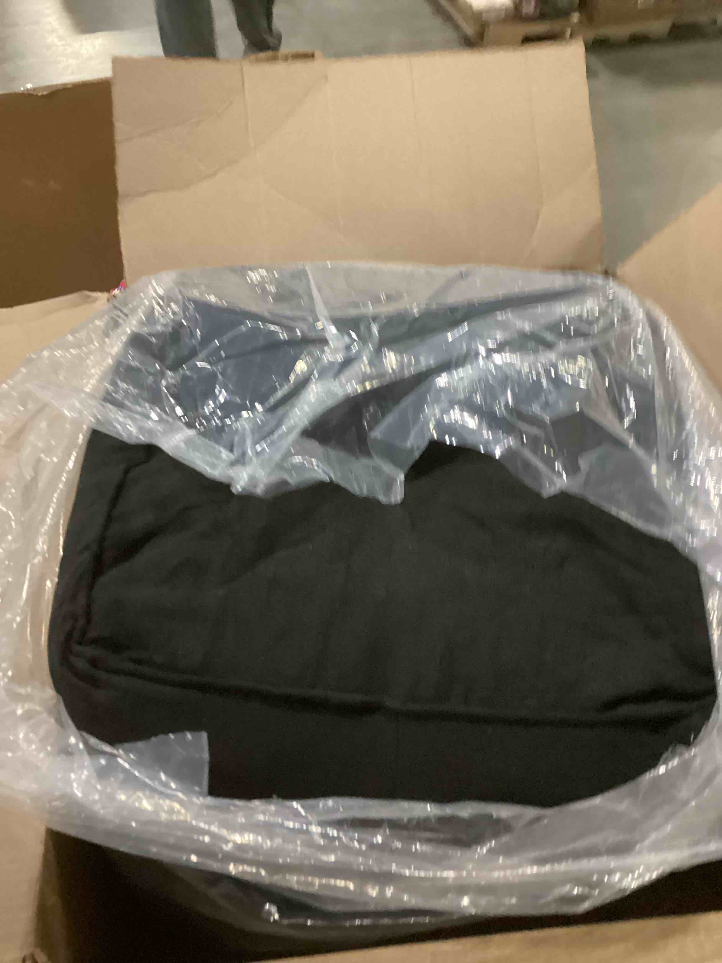 https://s3.amazonaws.com/lotting-images-prod/bidfta/PNK1306211_1741608786104.jpeg