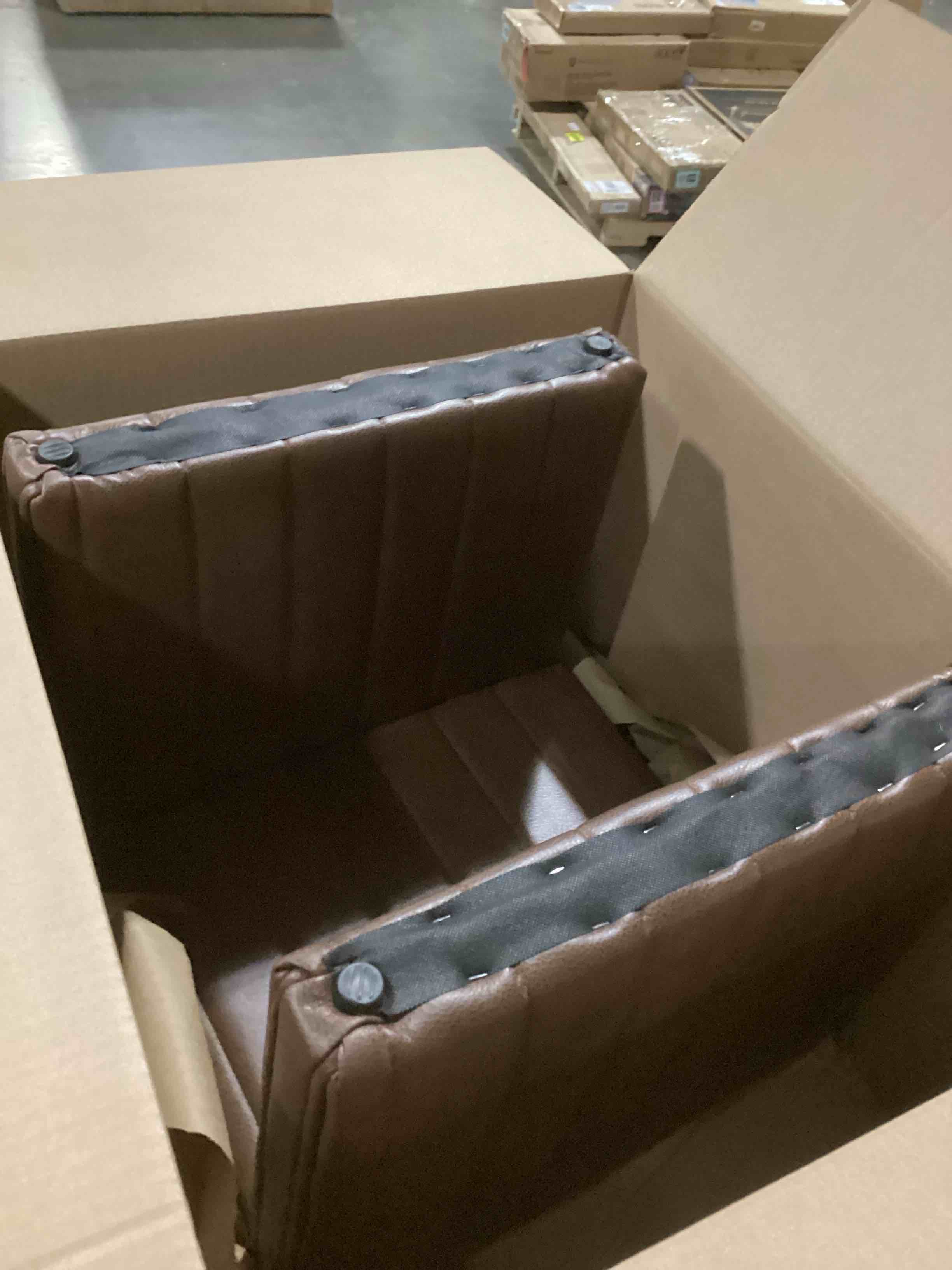 https://s3.amazonaws.com/lotting-images-prod/bidfta/PNK1306215_1741609246413.jpeg