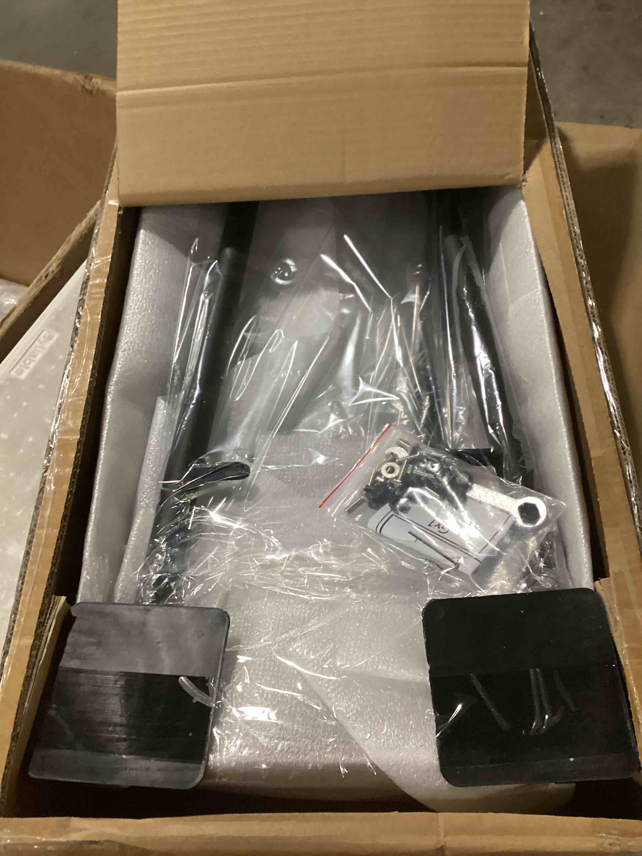 https://s3.amazonaws.com/lotting-images-prod/bidfta/PNK1306335_1741628449914.jpeg