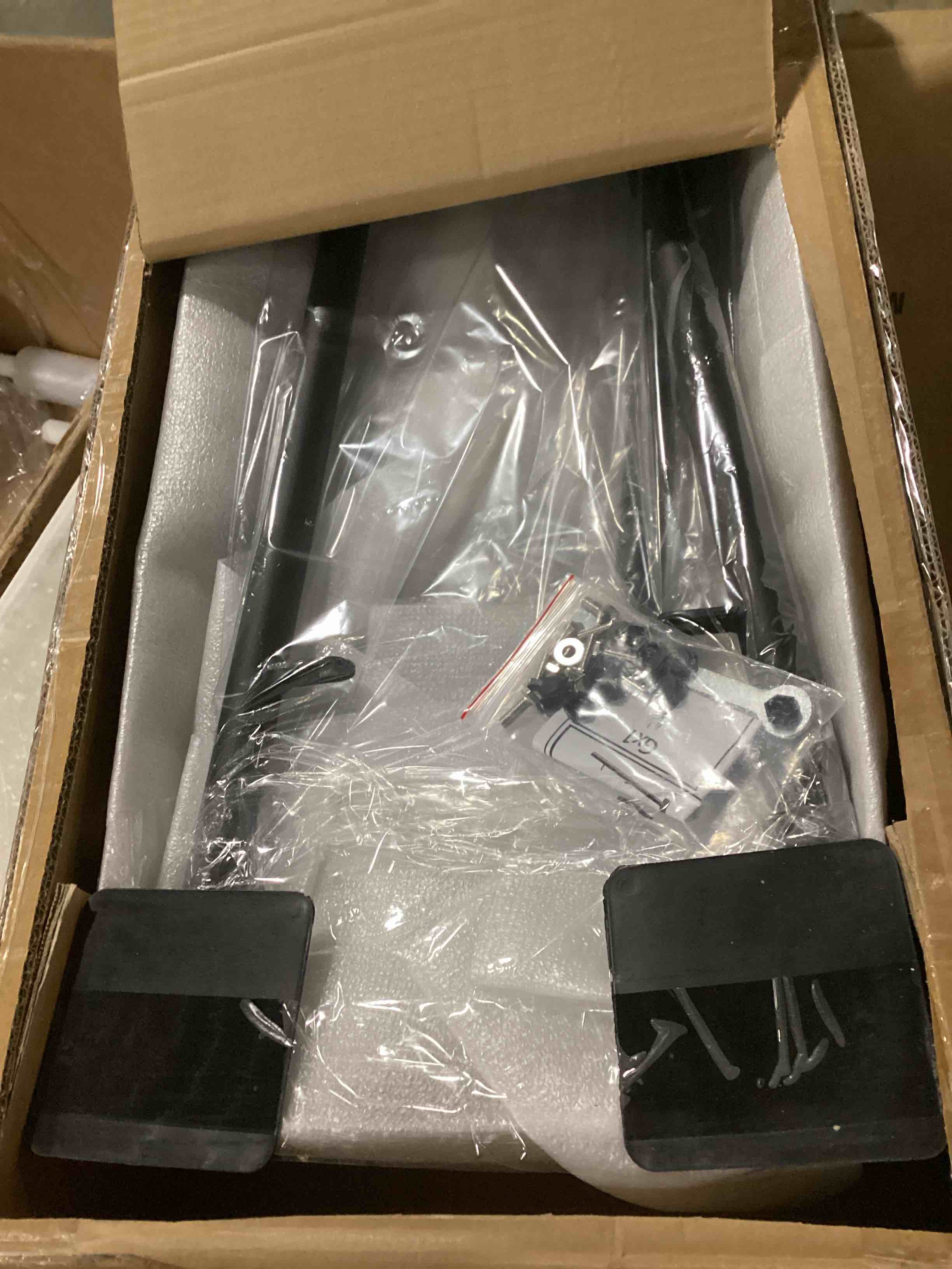https://s3.amazonaws.com/lotting-images-prod/bidfta/PNK1306335_1741628450951.jpeg