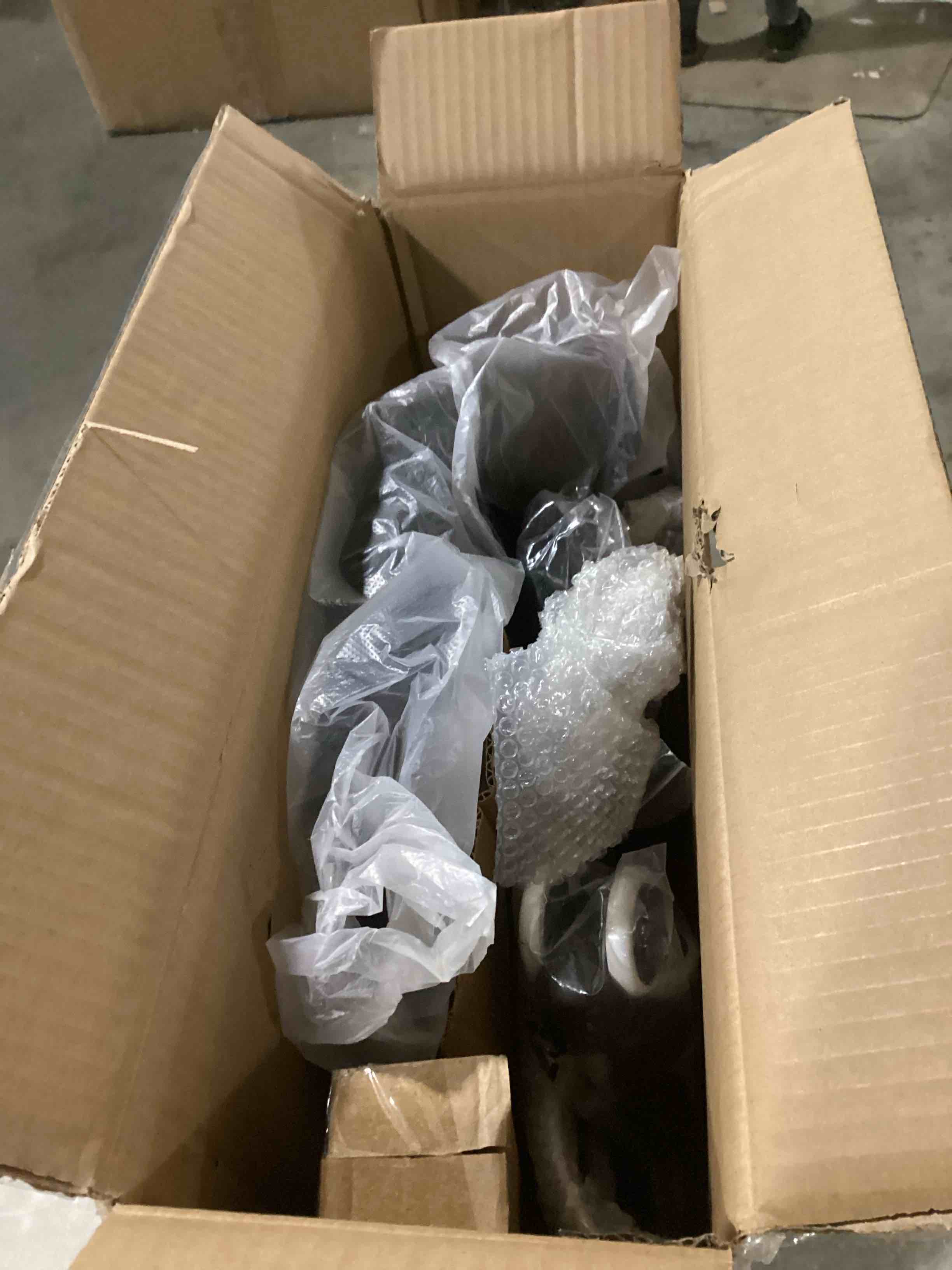 https://s3.amazonaws.com/lotting-images-prod/bidfta/PNK1306363_1741633332156.jpeg