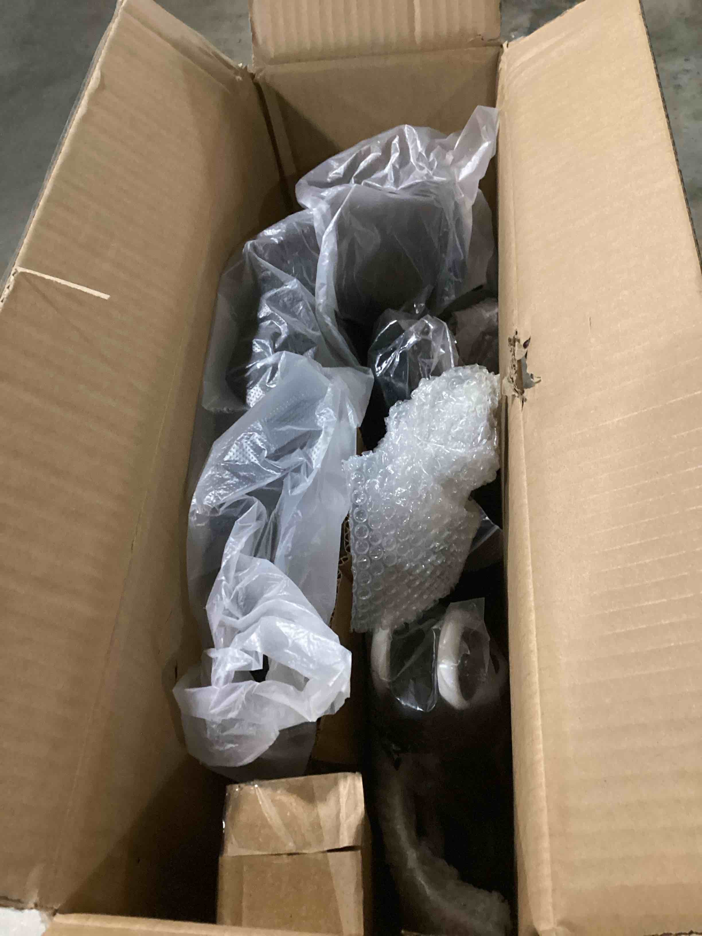 https://s3.amazonaws.com/lotting-images-prod/bidfta/PNK1306363_1741633336604.jpeg
