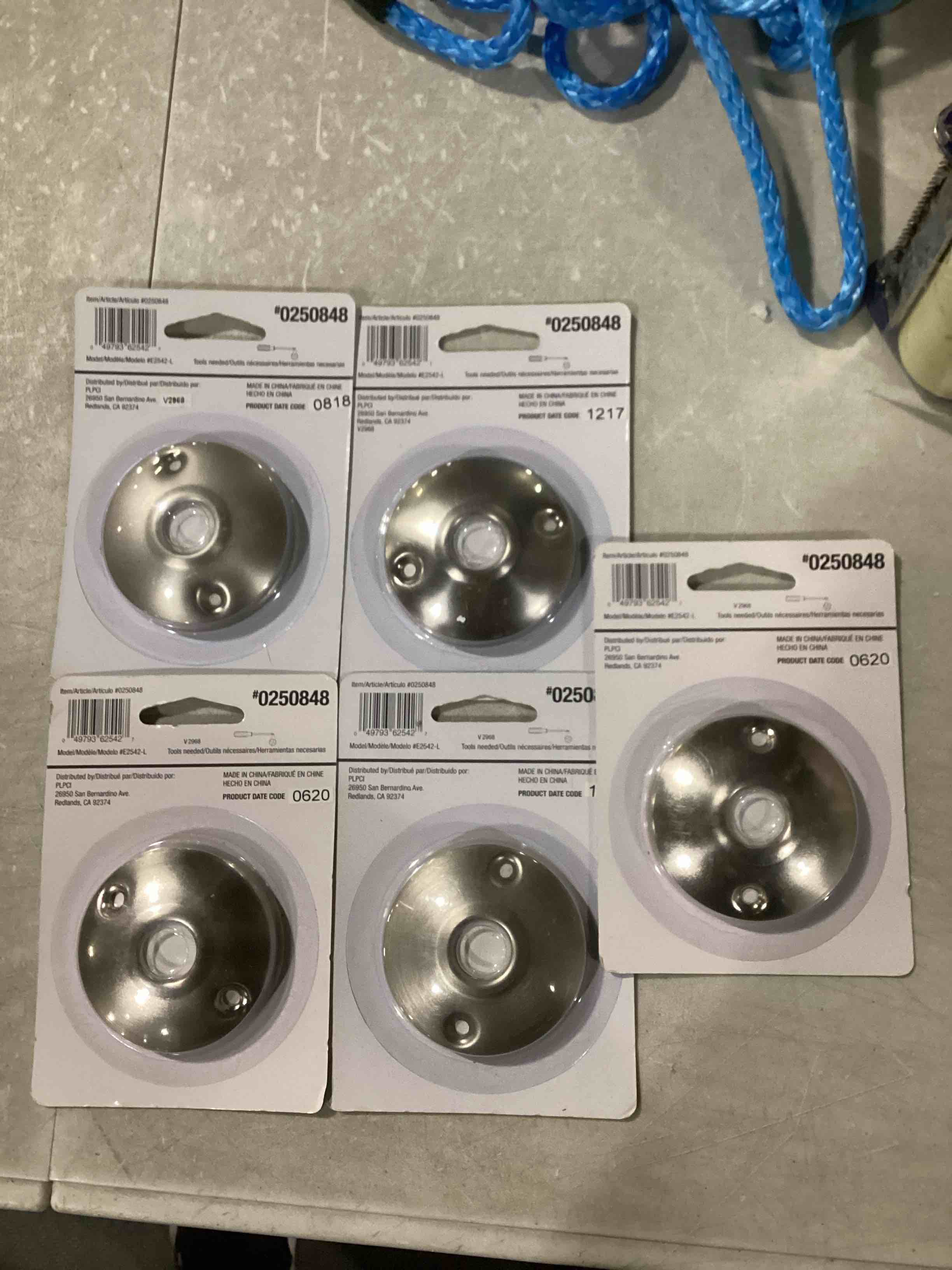 Condition photo showing Good Condition for 5 Gatehouse Defender Satin No Deadbolt Passage Door Knob (2-Pack) 0250848