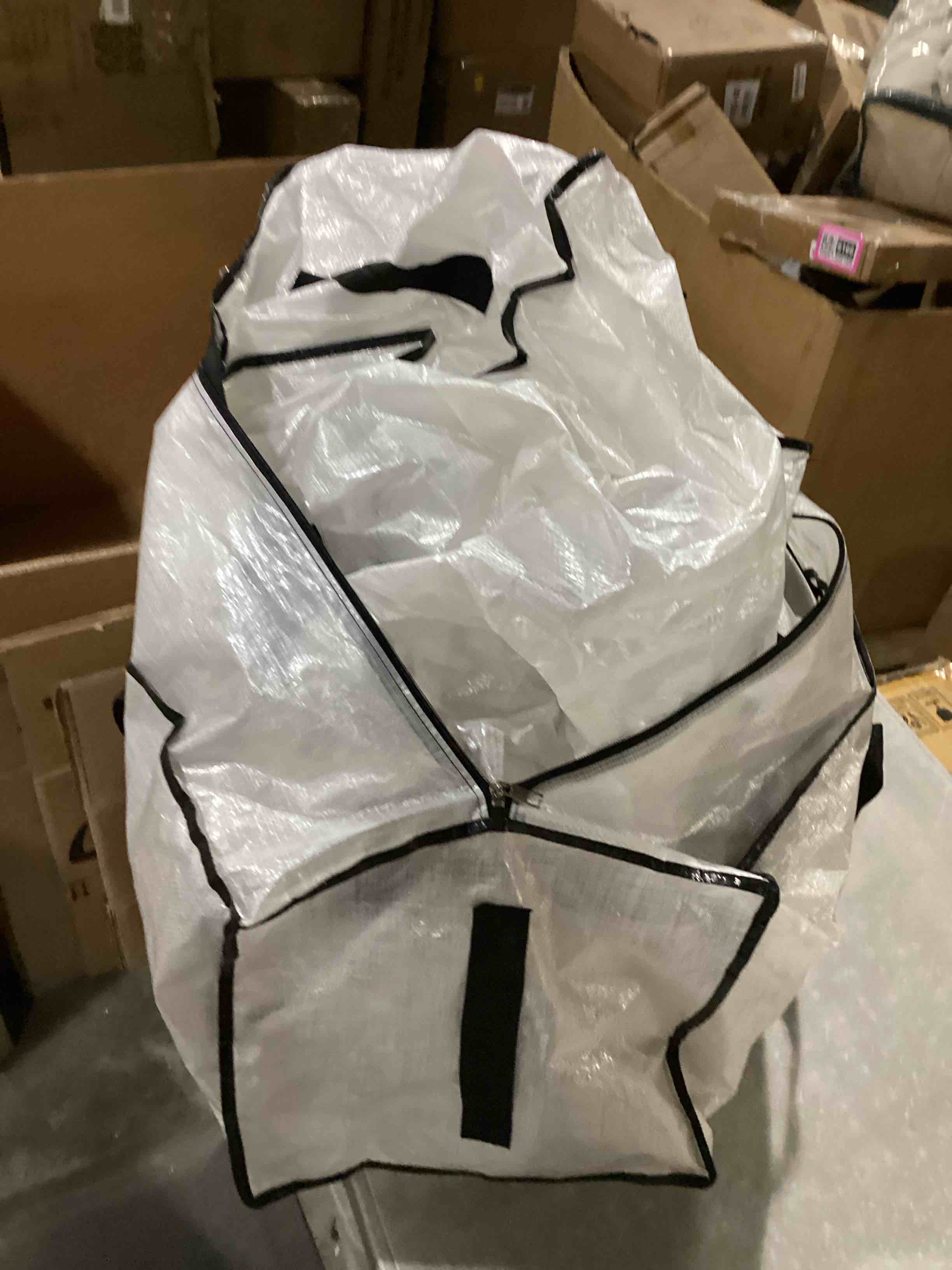 https://s3.amazonaws.com/lotting-images-prod/bidfta/PNK1306933_1743015938280.jpeg