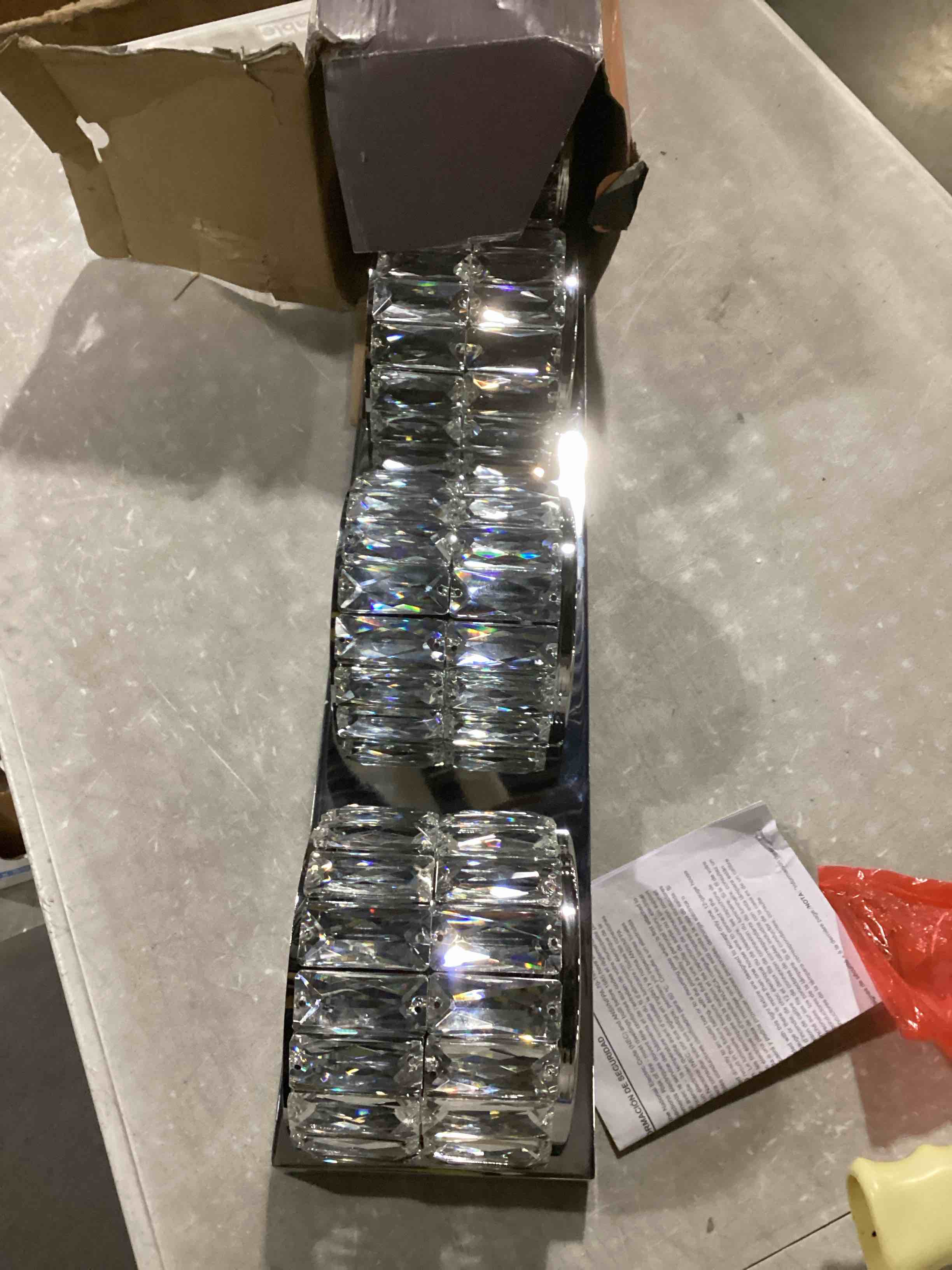 https://s3.amazonaws.com/lotting-images-prod/bidfta/PNK1307167_1741973194673.jpeg