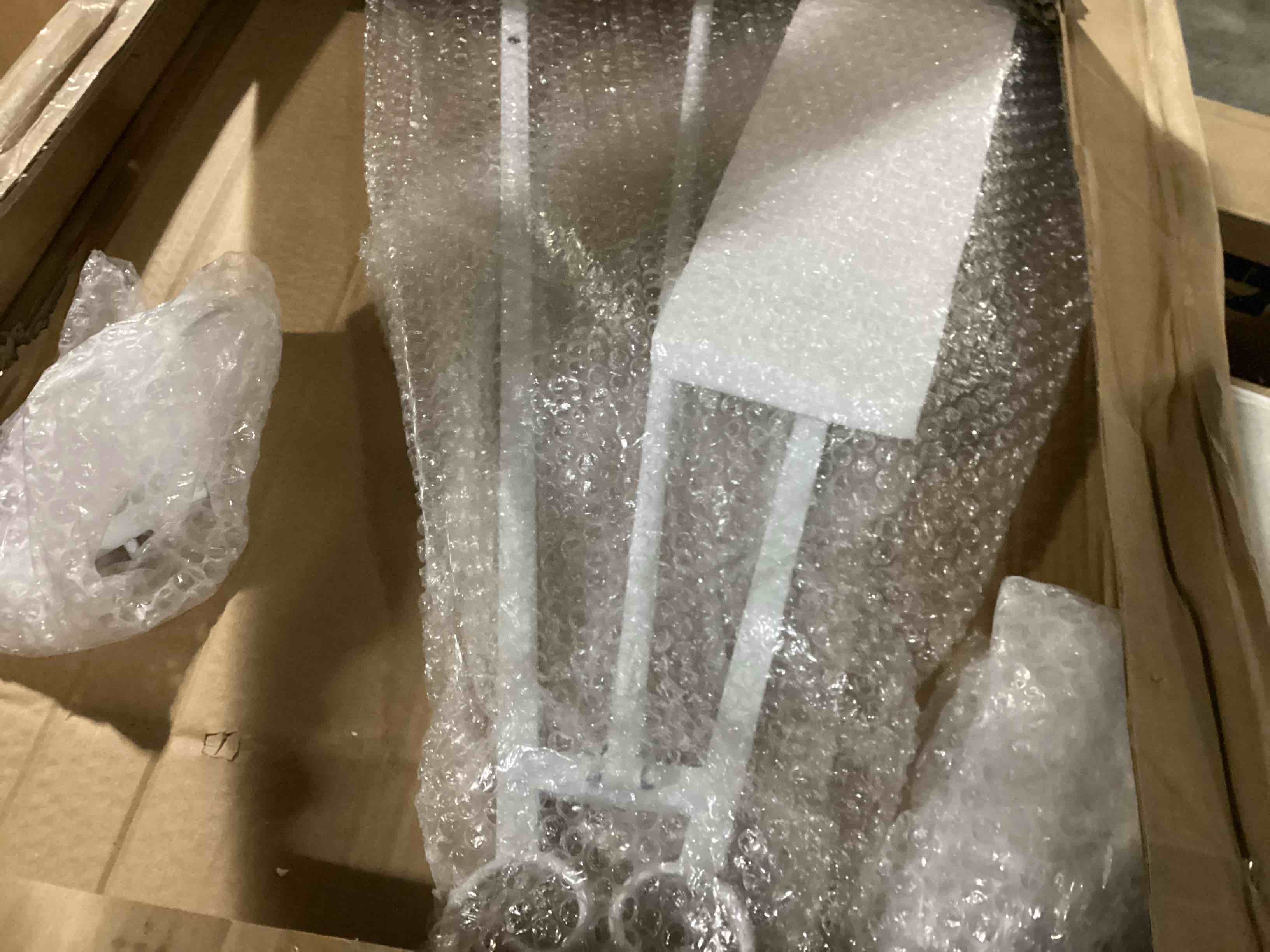 https://s3.amazonaws.com/lotting-images-prod/bidfta/PNK1308998_1743606600618.jpeg