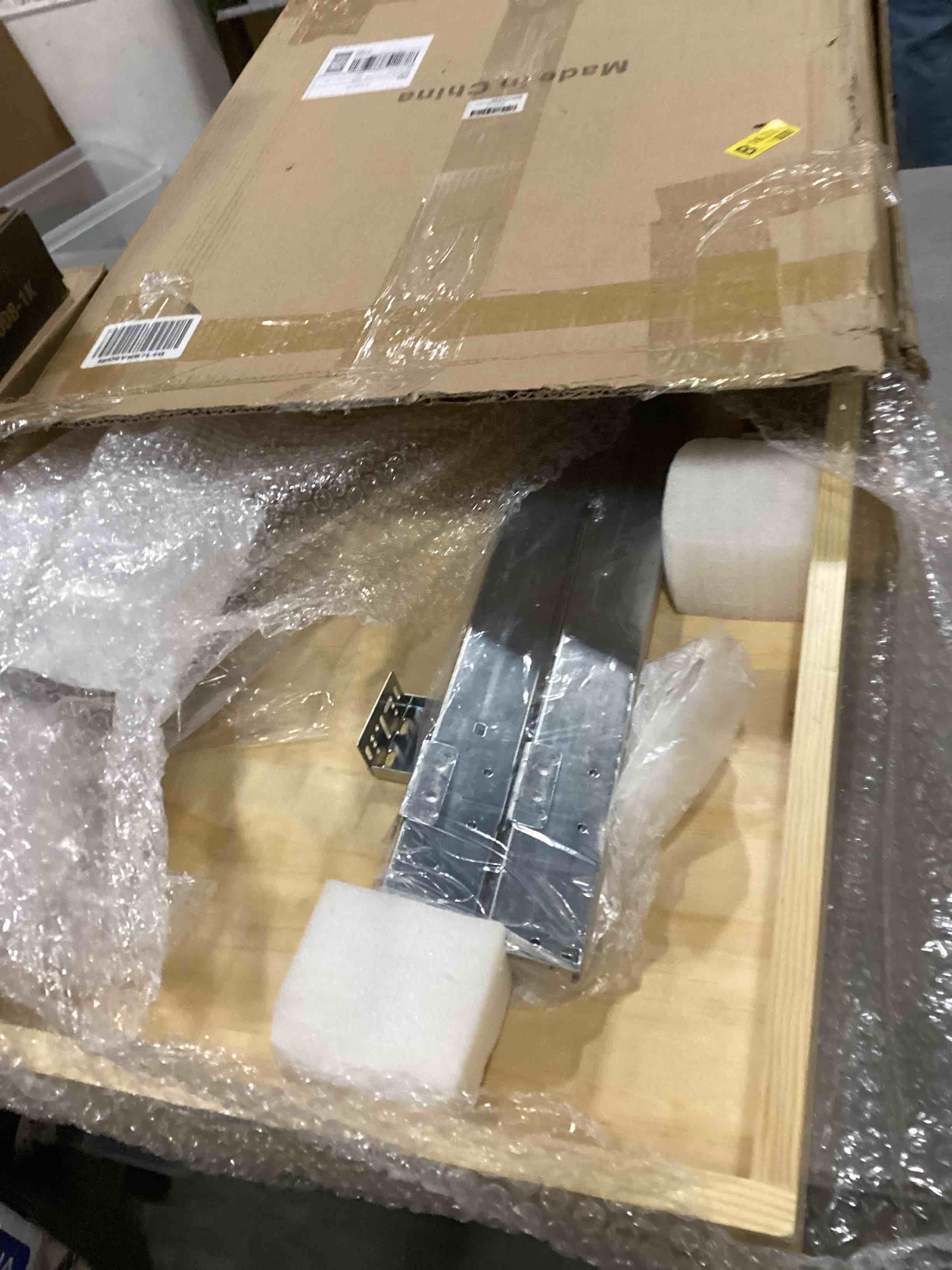 https://s3.amazonaws.com/lotting-images-prod/bidfta/PNK1309501_1743442643129.jpeg