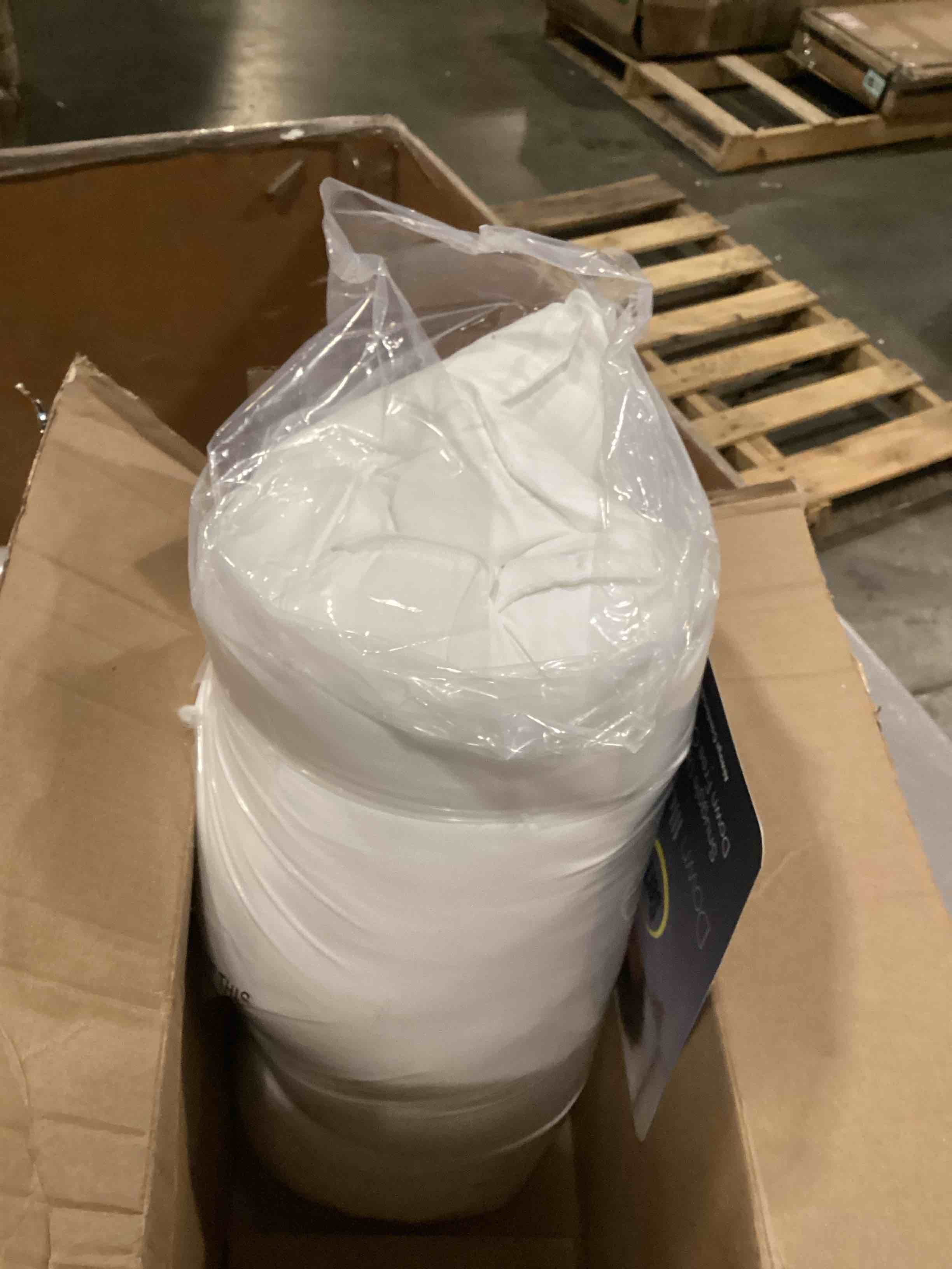 https://s3.amazonaws.com/lotting-images-prod/bidfta/PNK1310200_1744031094633.jpeg