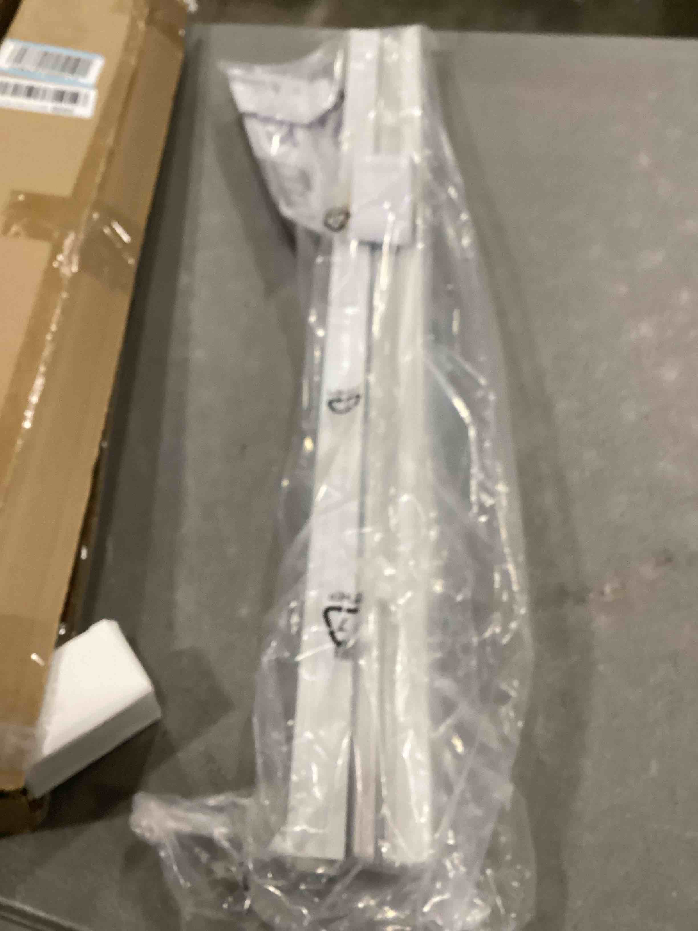 https://s3.amazonaws.com/lotting-images-prod/bidfta/PNK1310712_1744293053216.jpeg