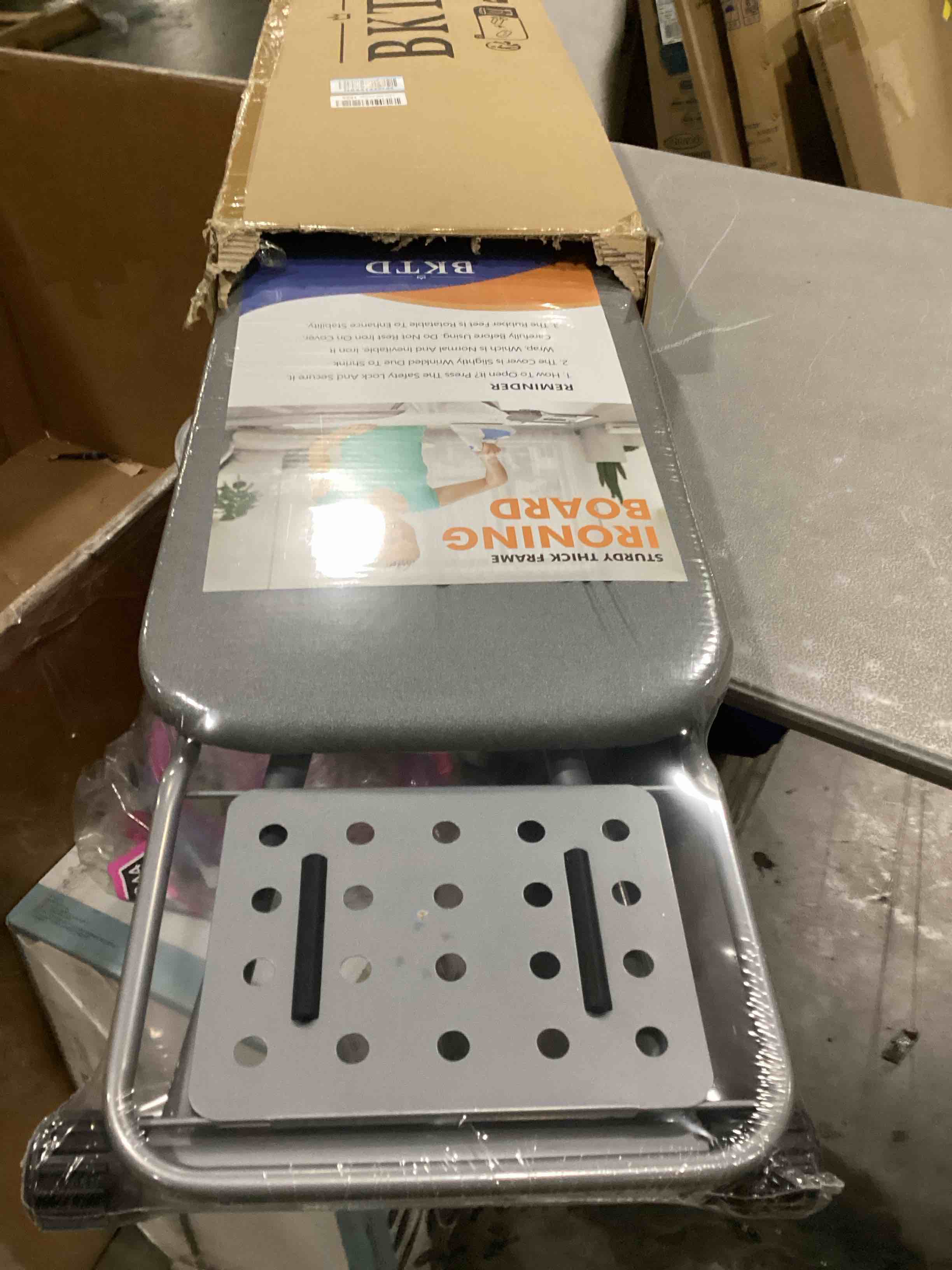 https://s3.amazonaws.com/lotting-images-prod/bidfta/PNK1310784_1744305889869.jpeg