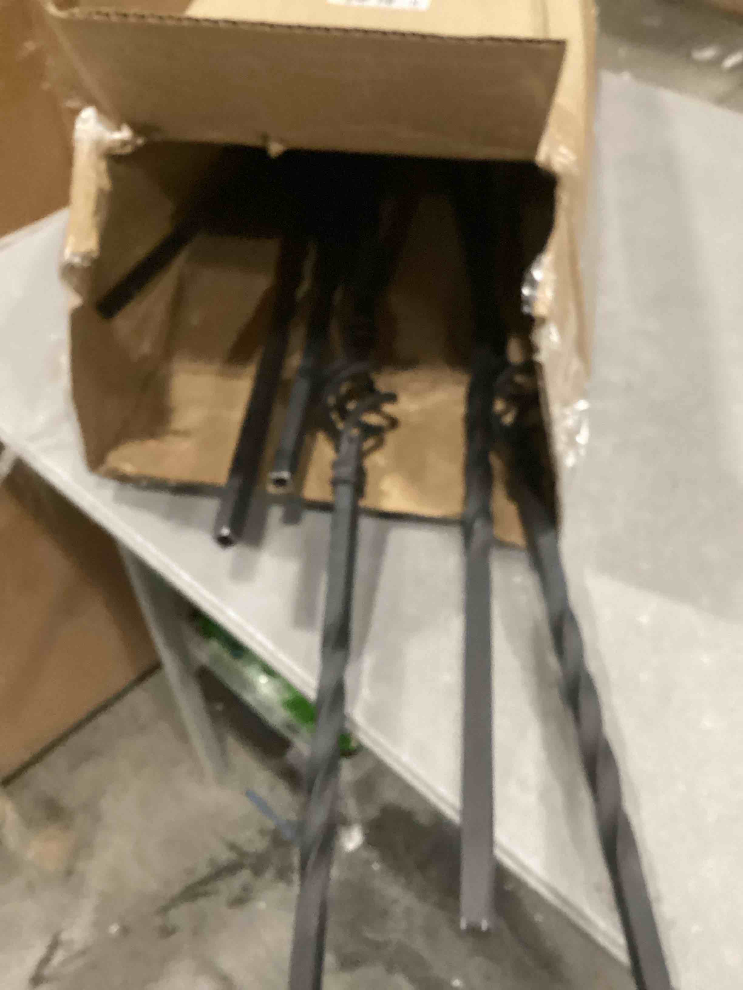 https://s3.amazonaws.com/lotting-images-prod/bidfta/PNK1310840_1744372102312.jpeg