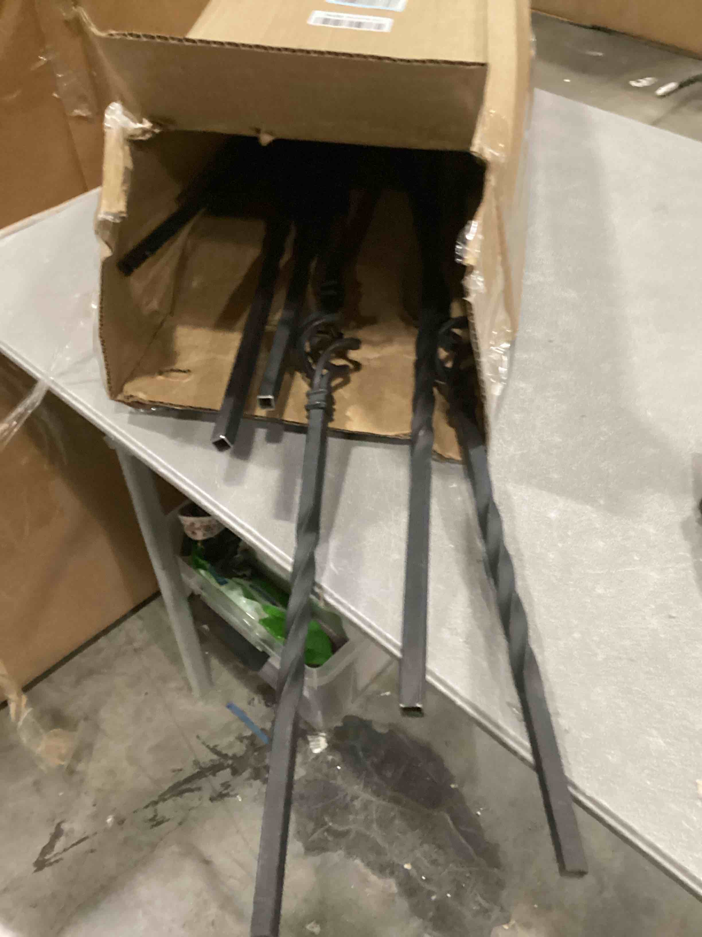 https://s3.amazonaws.com/lotting-images-prod/bidfta/PNK1310840_1744372103404.jpeg