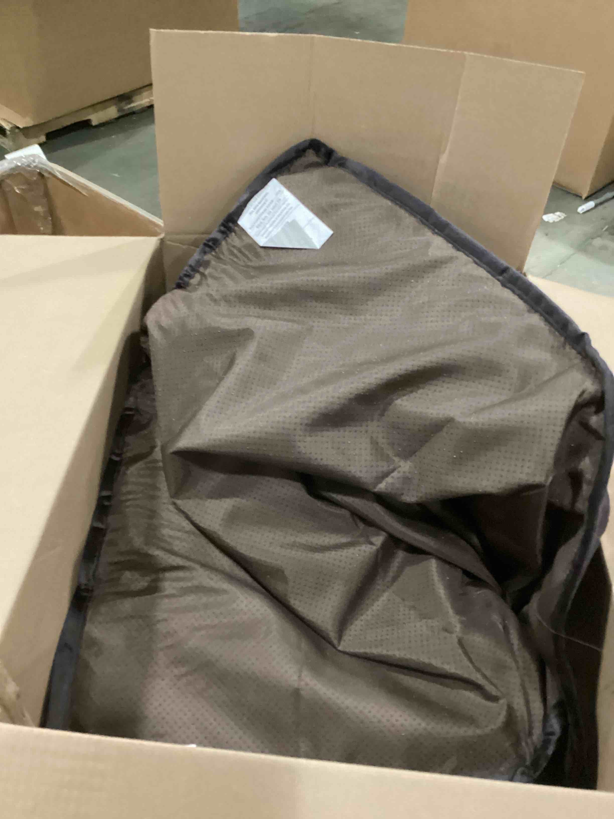 https://s3.amazonaws.com/lotting-images-prod/bidfta/PNK1311075_1744643447903.jpeg