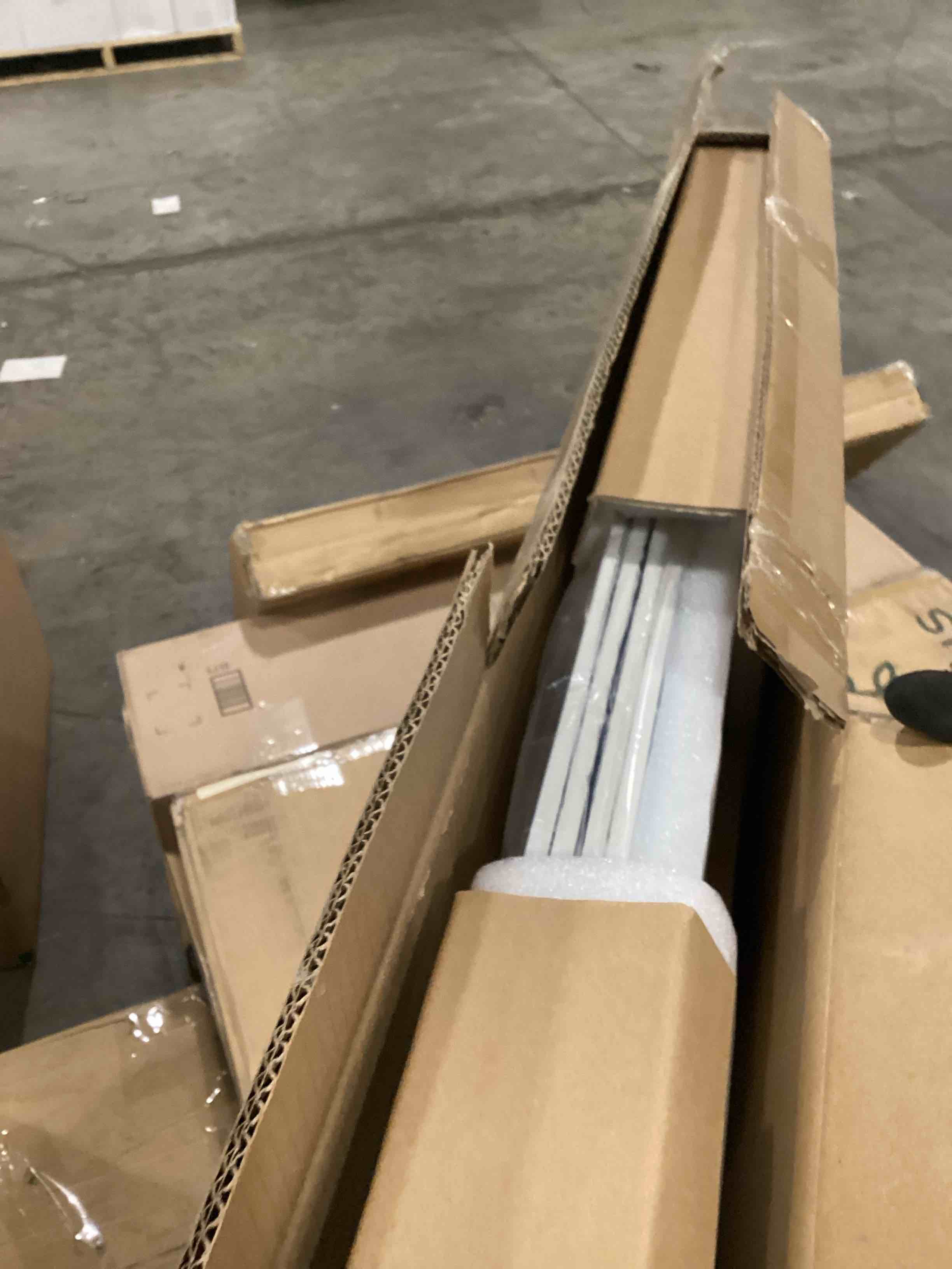 https://s3.amazonaws.com/lotting-images-prod/bidfta/PNK1311095_1744645858787.jpeg
