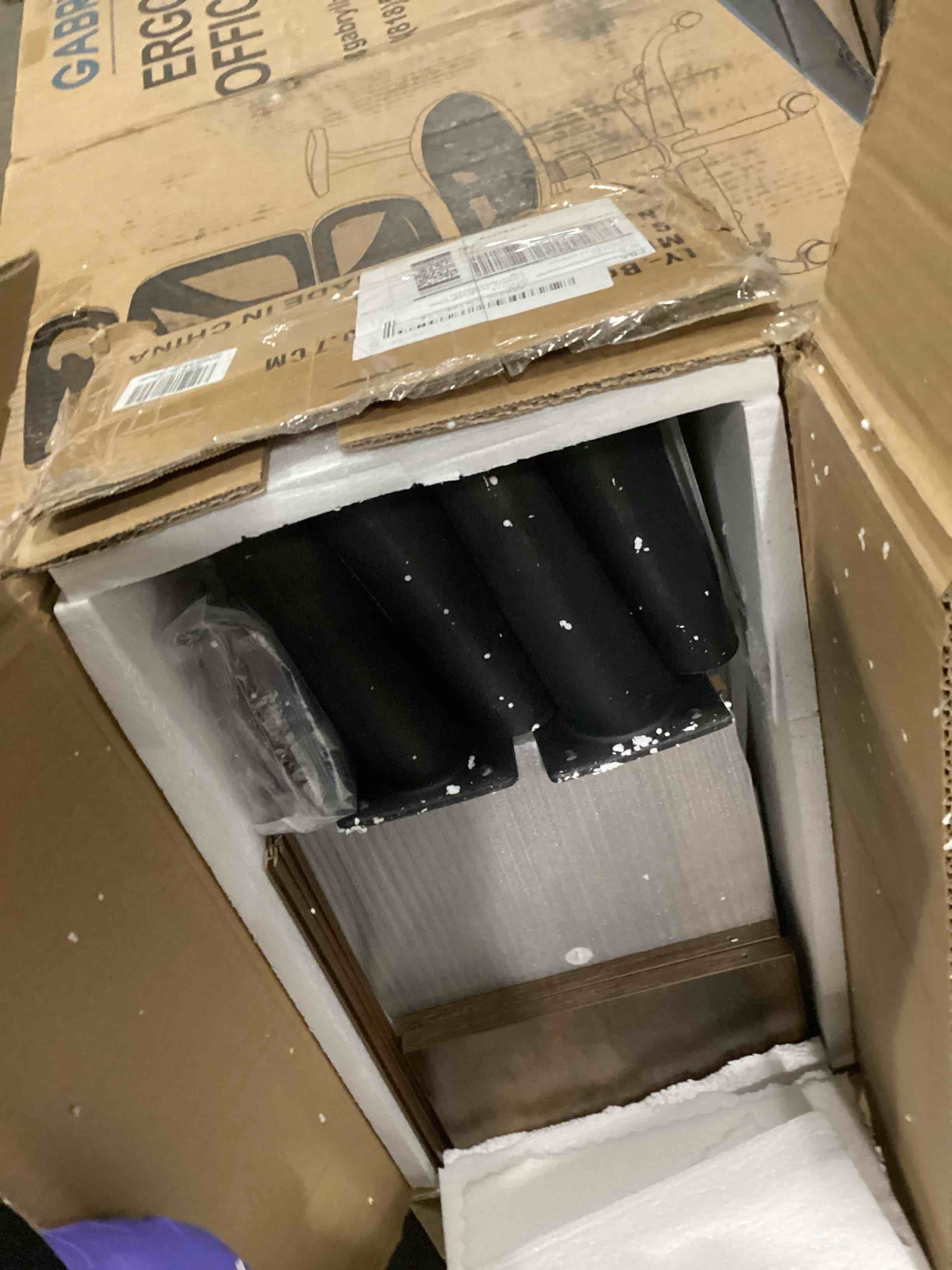 https://s3.amazonaws.com/lotting-images-prod/bidfta/PNK1311224_1744725220217.jpeg