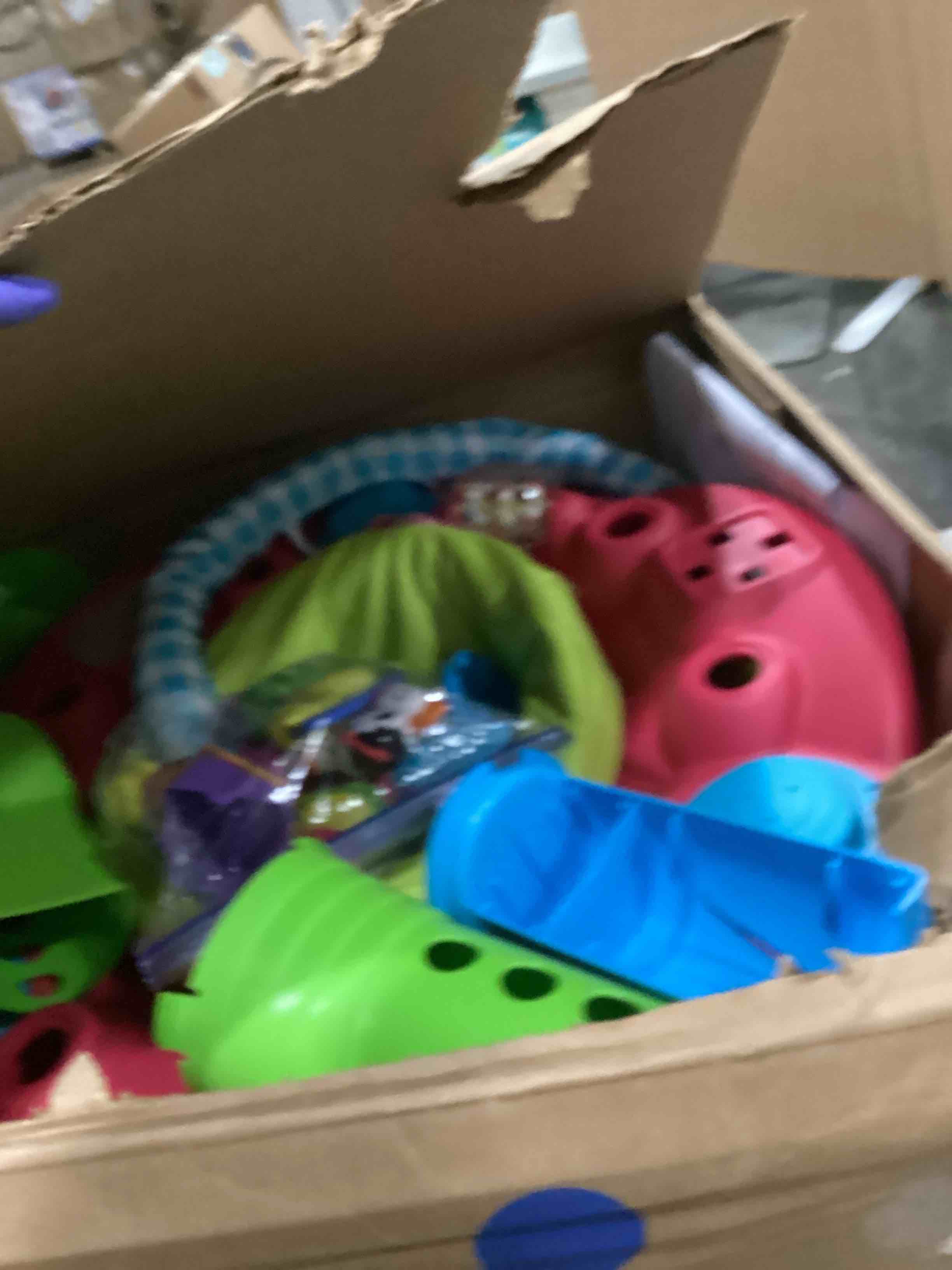 https://s3.amazonaws.com/lotting-images-prod/bidfta/PNK1311894_1745413242032.jpeg