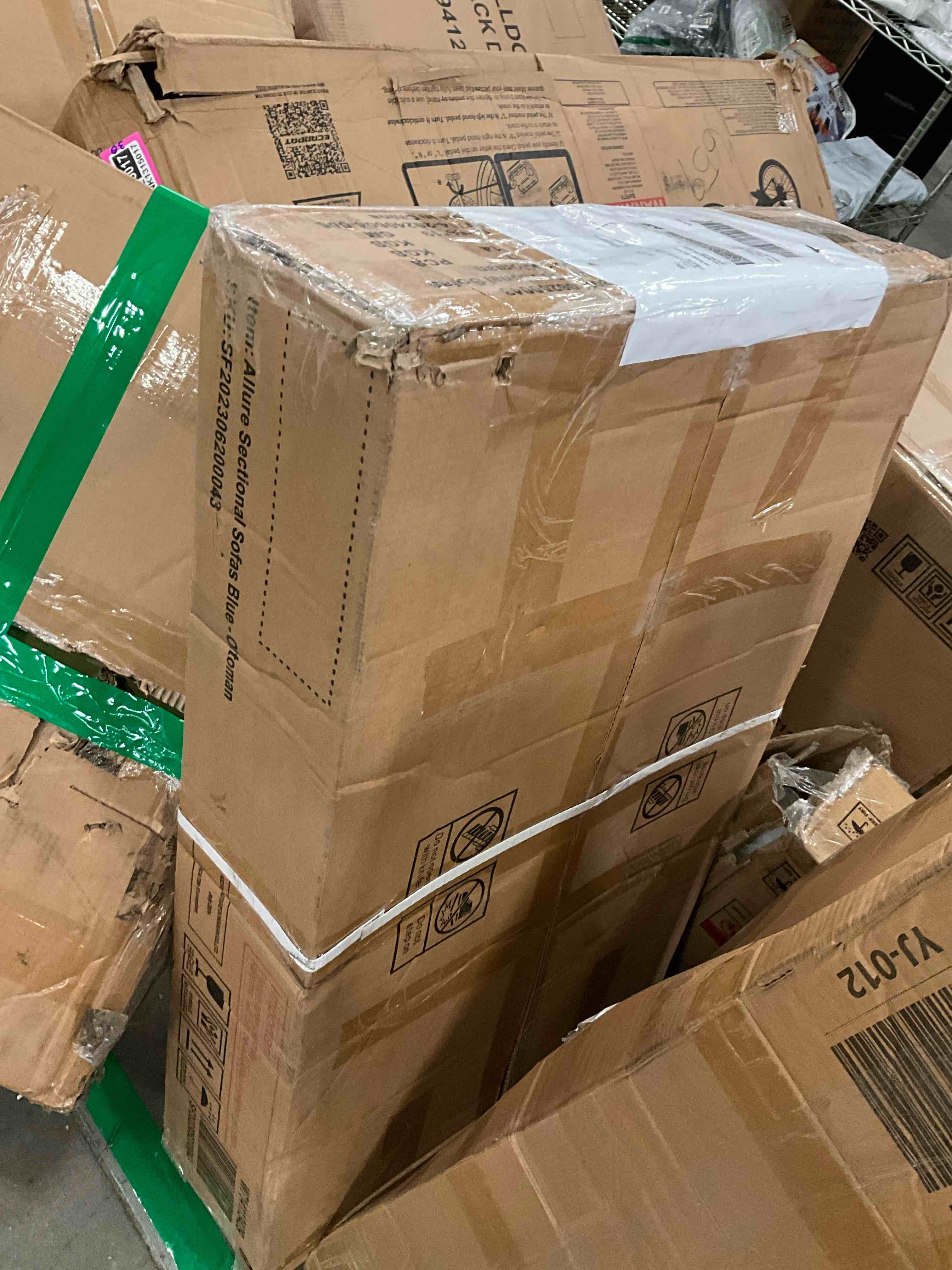 https://s3.amazonaws.com/lotting-images-prod/bidfta/PNK1315015_1736350763283.jpeg