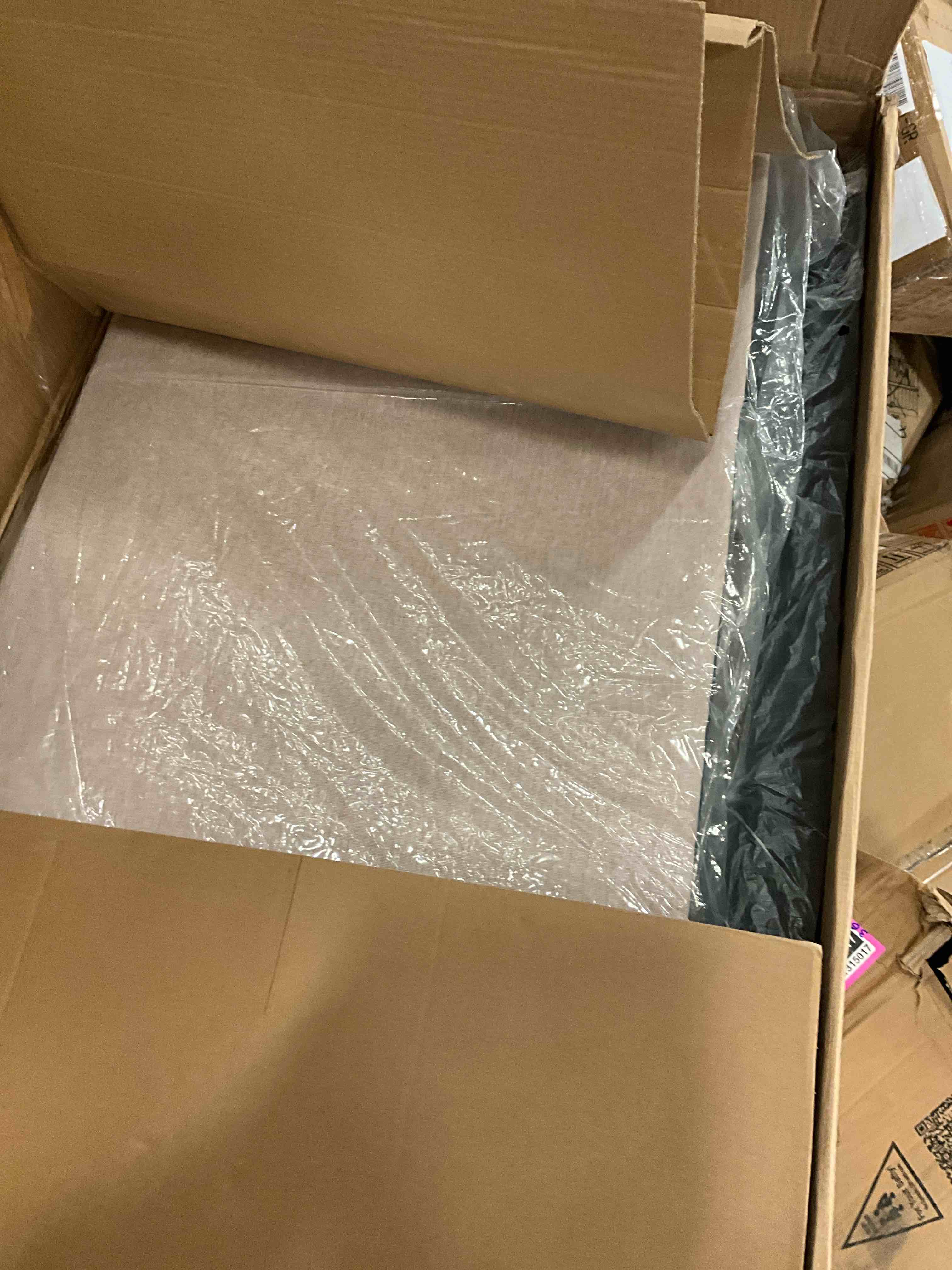 https://s3.amazonaws.com/lotting-images-prod/bidfta/PNK1315016_1736350614156.jpeg