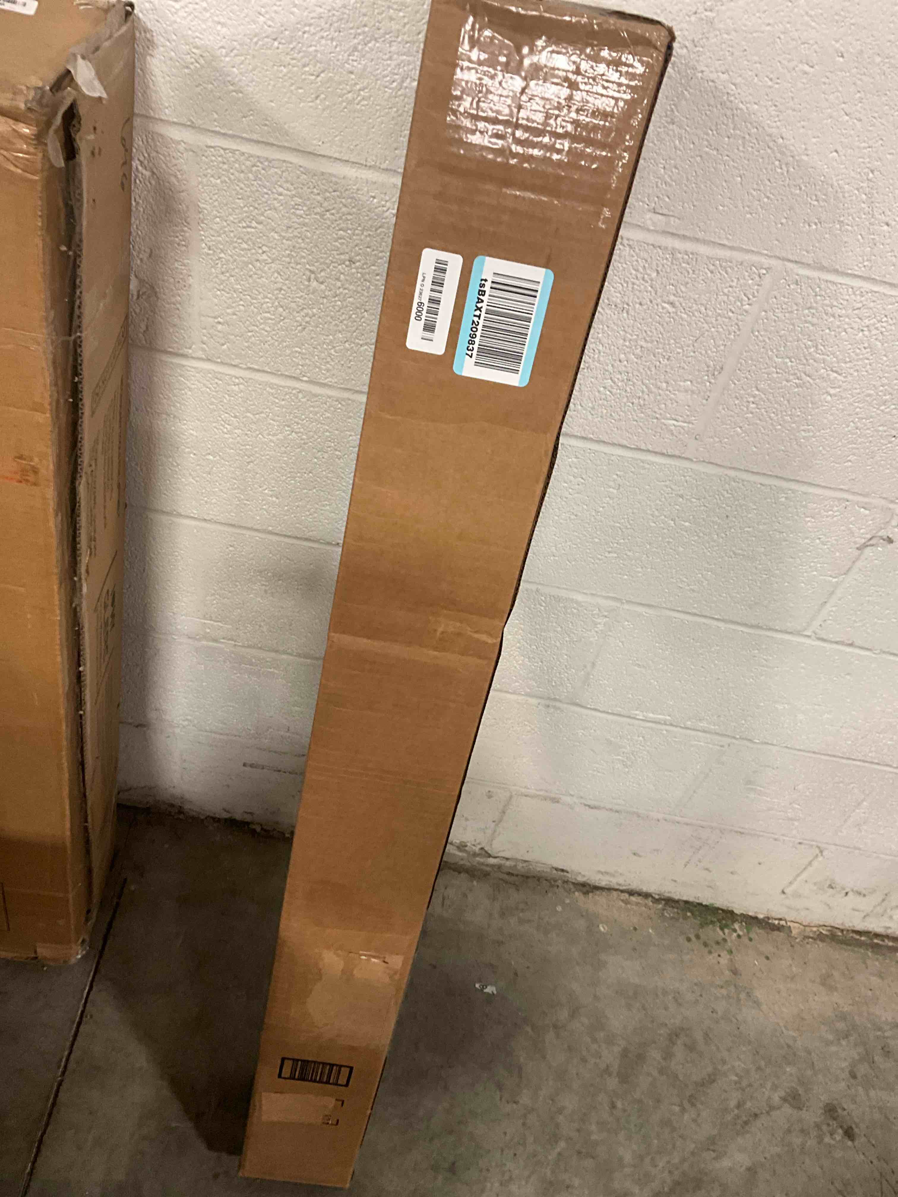 https://s3.amazonaws.com/lotting-images-prod/bidfta/PNK1315330_1736435199355.jpeg